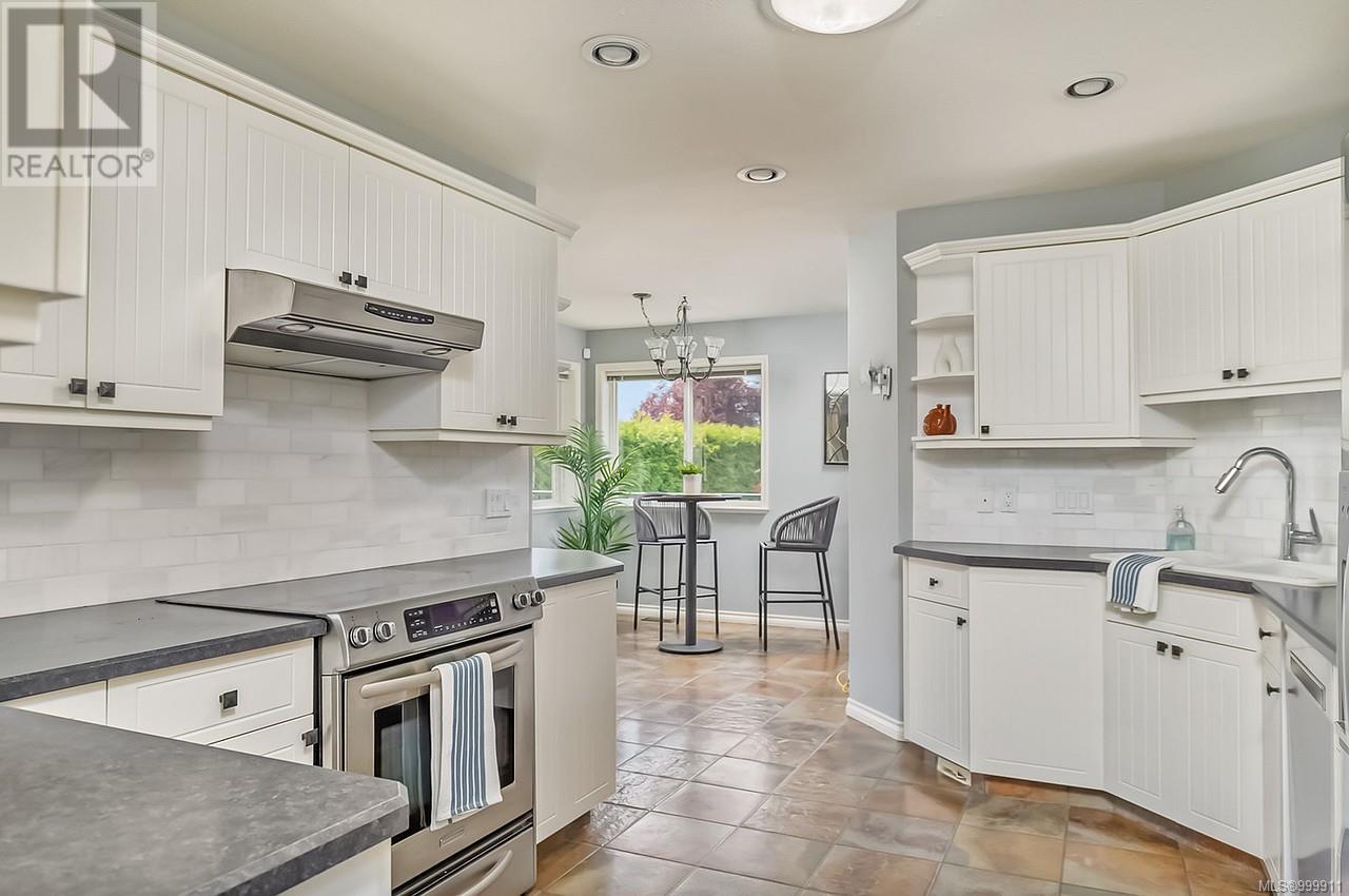 1112 Aery View Way, Parksville, British Columbia  V9P 2N9 - Photo 3 - 999911