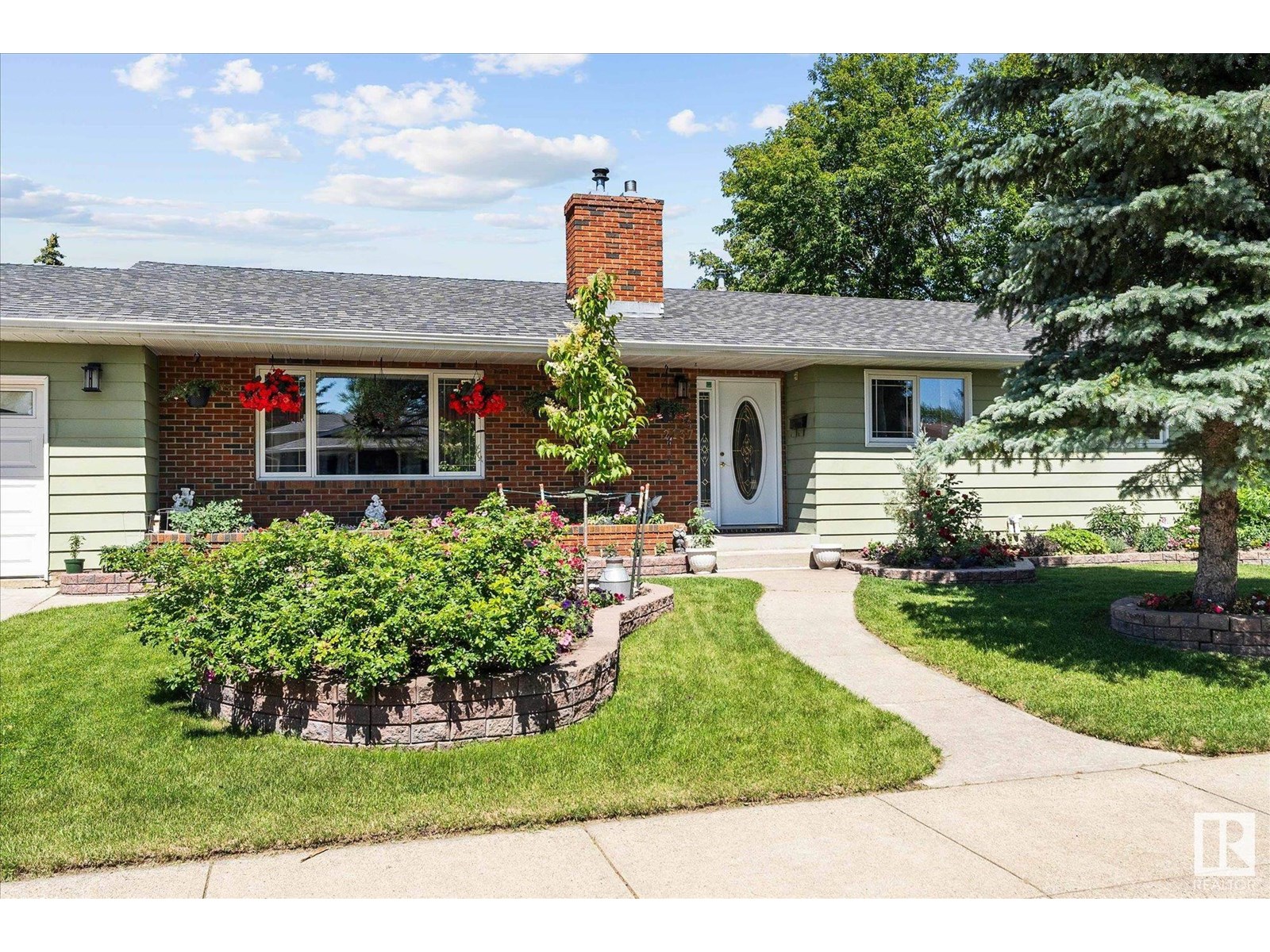 Property at 2137 85 ST NW image 2
