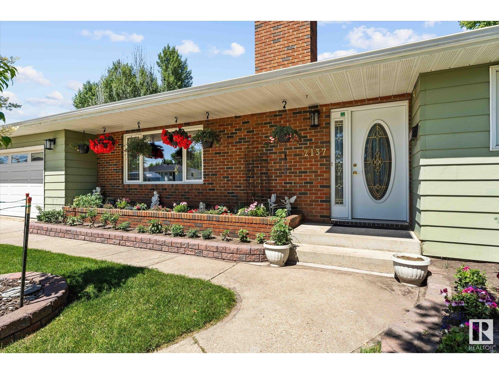 Property at 2137 85 ST NW image 3