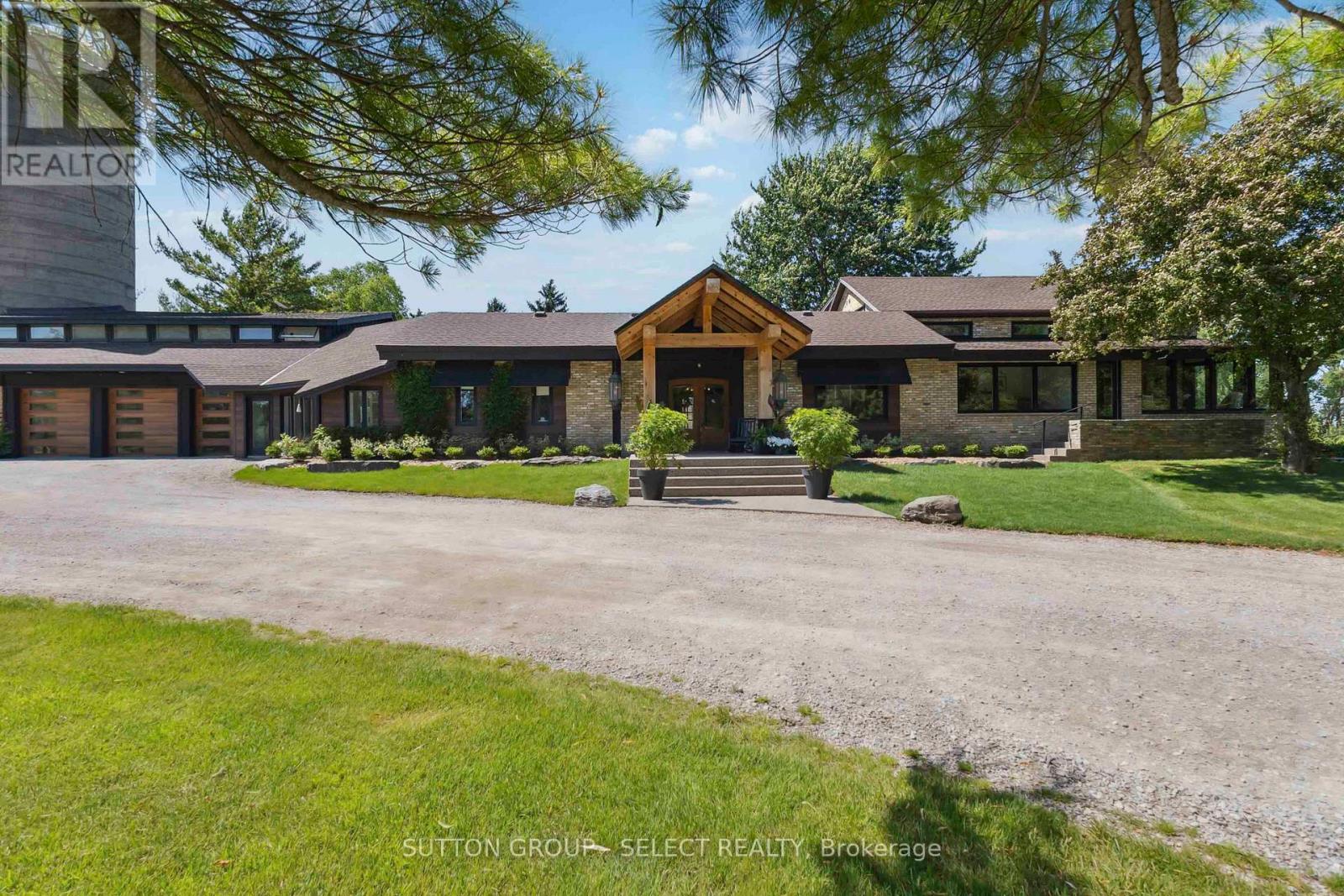 10096 Charlton Drive, Middlesex Centre, Ontario  N0M 1P0 - Photo 1 - X12256140