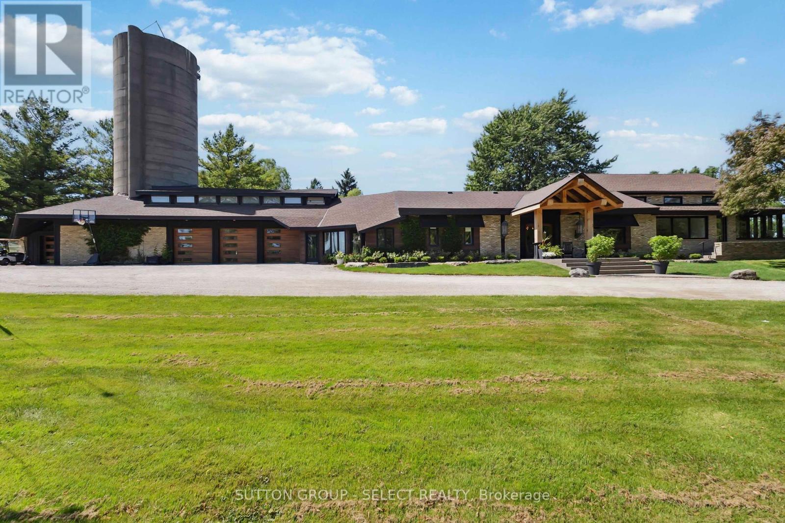 10096 Charlton Drive, Middlesex Centre, Ontario  N0M 1P0 - Photo 2 - X12256140