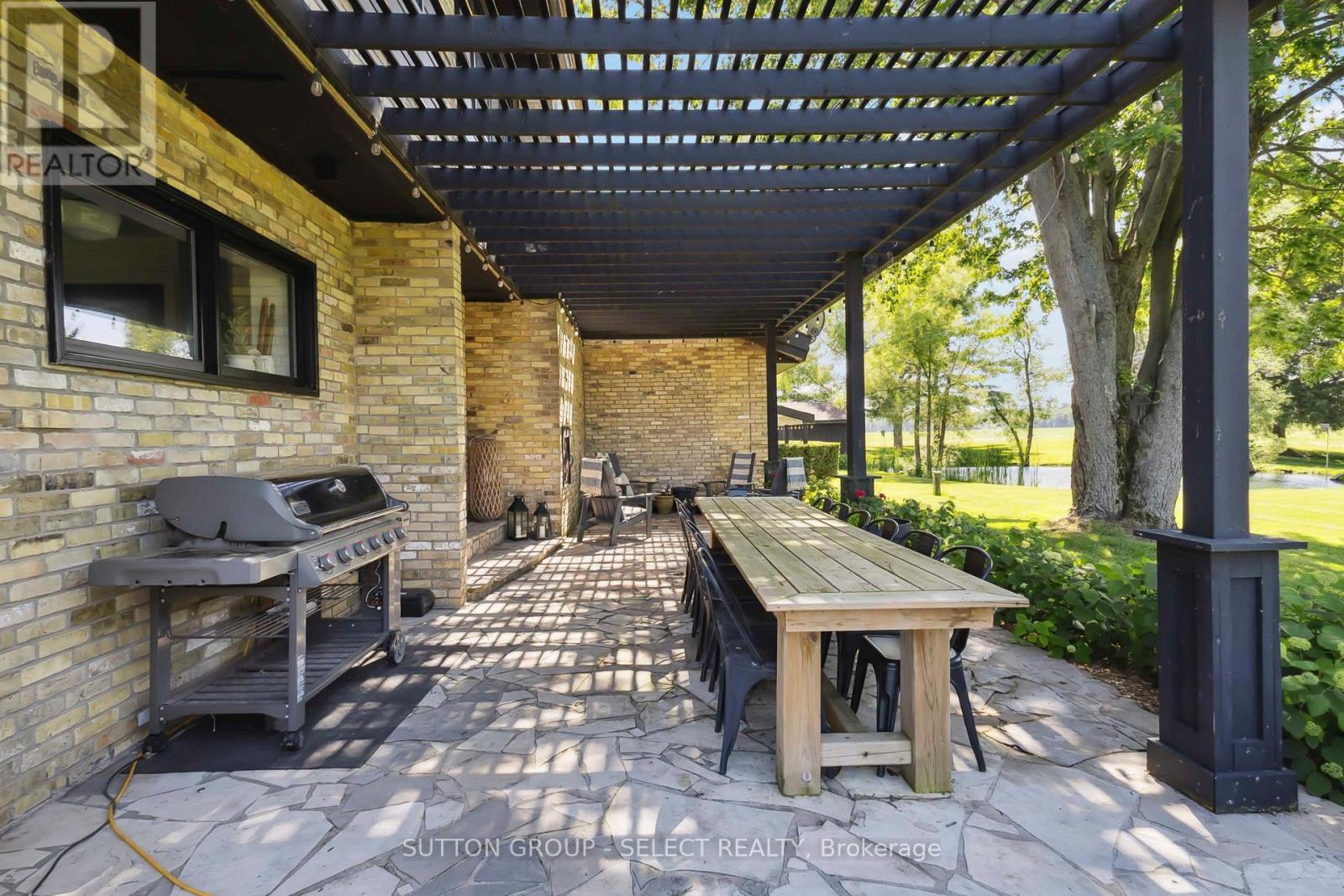 10096 Charlton Drive, Middlesex Centre, Ontario  N0M 1P0 - Photo 34 - X12256140