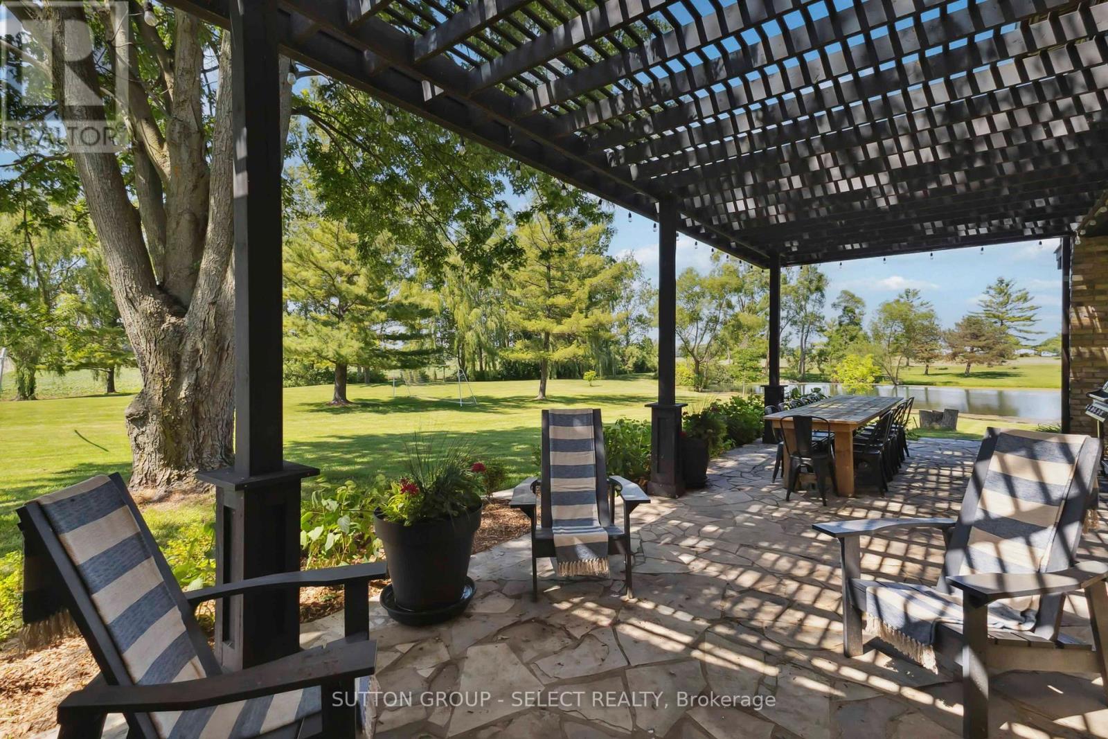 10096 Charlton Drive, Middlesex Centre, Ontario  N0M 1P0 - Photo 35 - X12256140