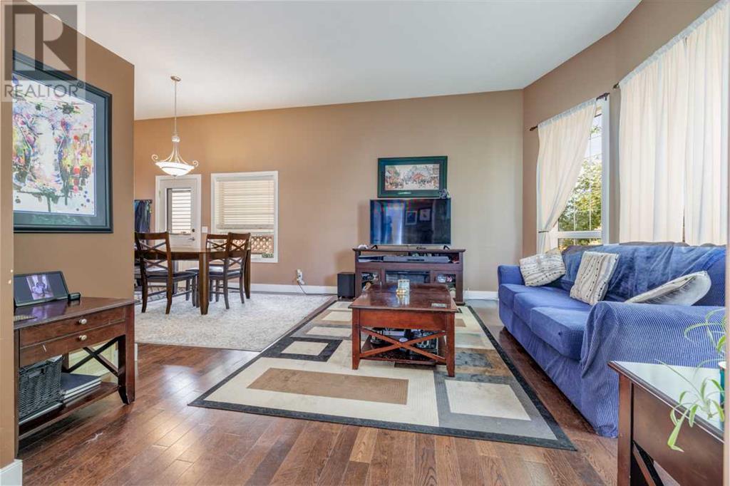 Property at 254 Coville Crescent NE image 4
