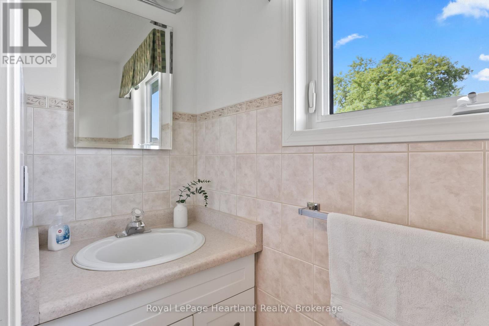 214 Margaret Street S, Minto, Ontario  N0G 1Z0 - Photo 19 - X12256239