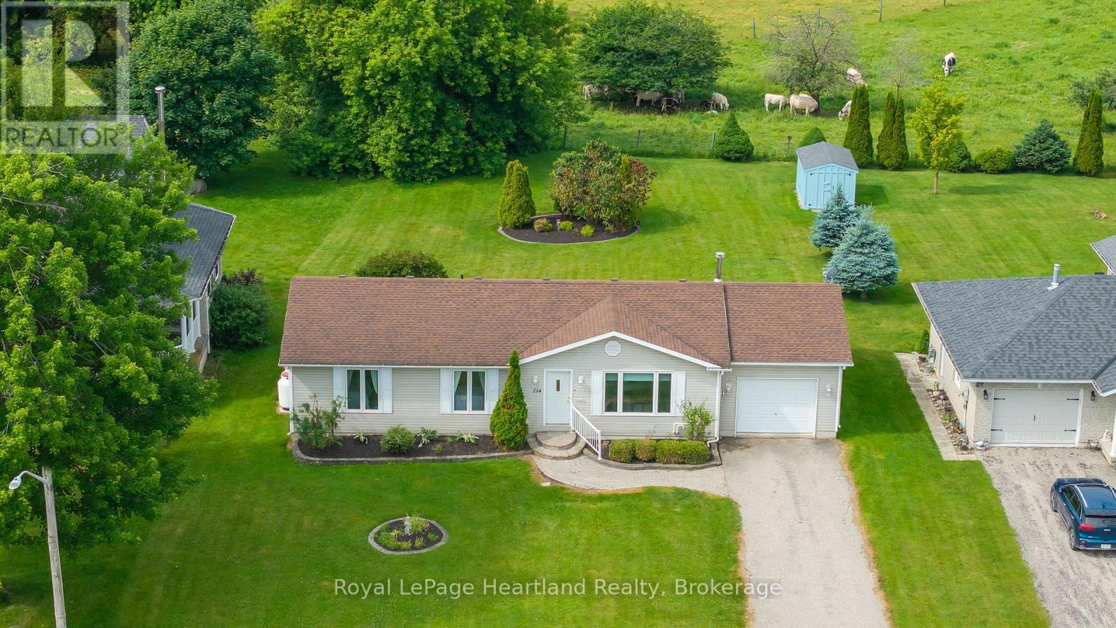 214 Margaret Street S, Minto, Ontario  N0G 1Z0 - Photo 2 - X12256239