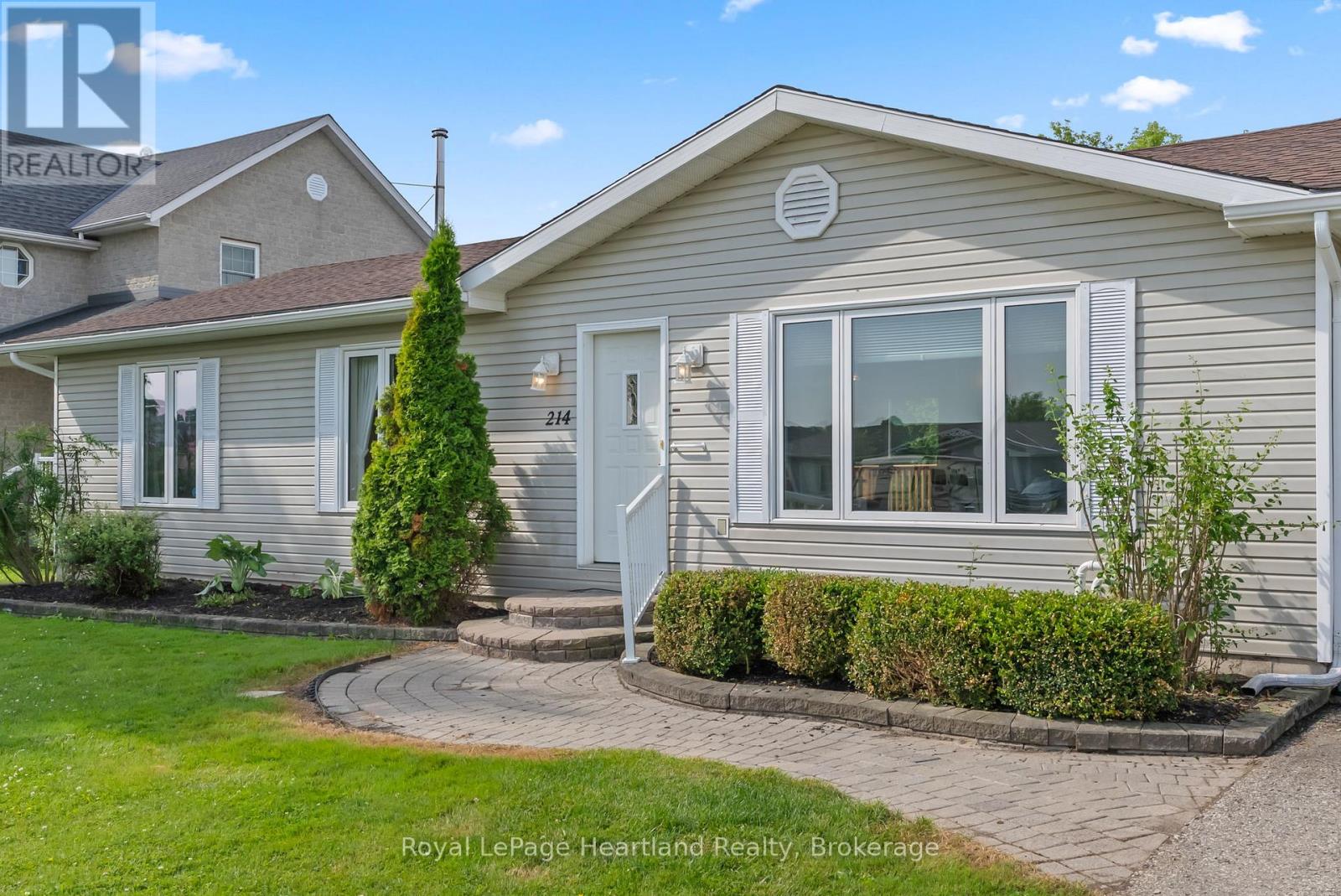214 Margaret Street S, Minto, Ontario  N0G 1Z0 - Photo 8 - X12256239
