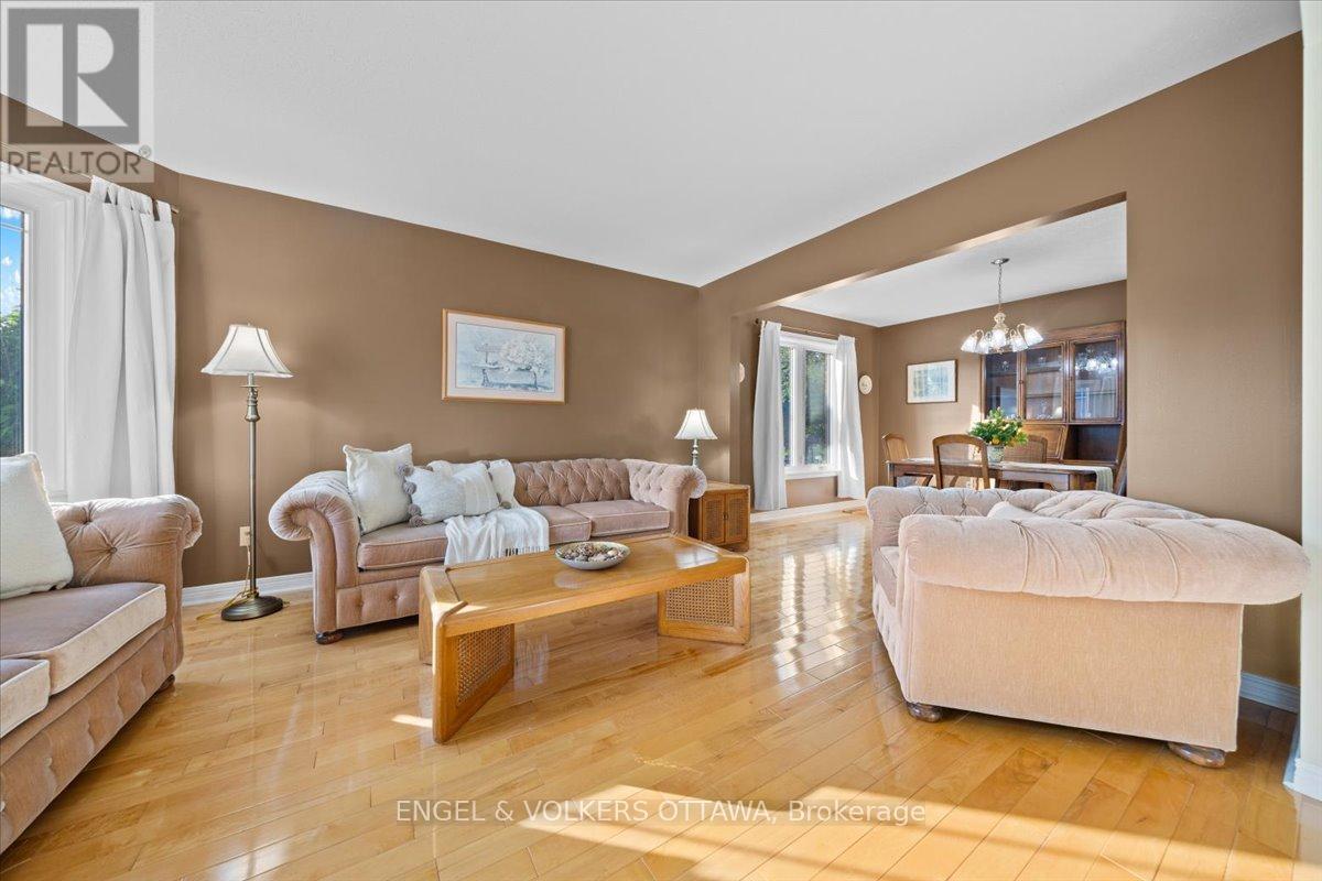 Property at 43 WESLOCK WAY image 5