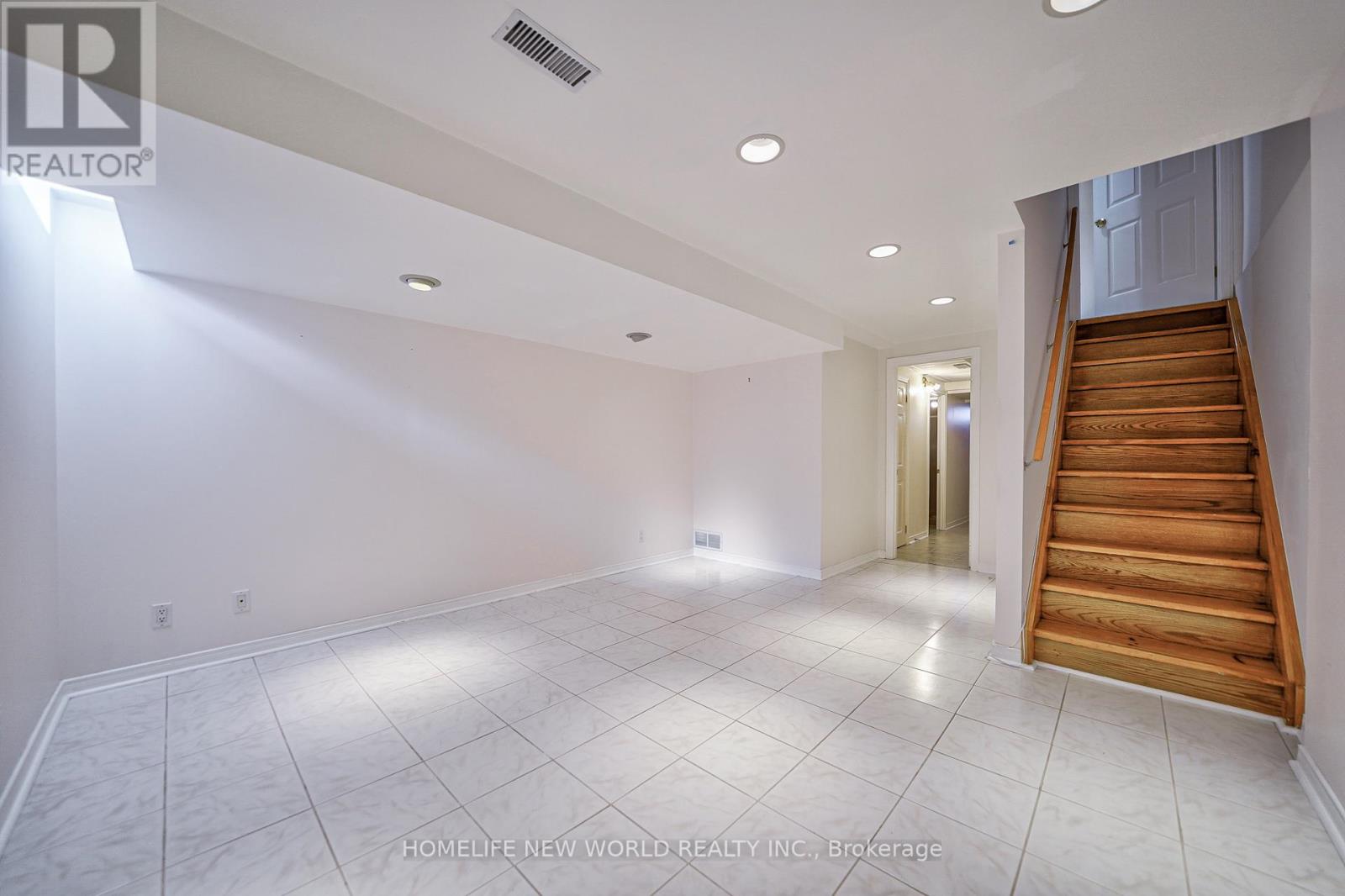 24 Ellesmere Street, Richmond Hill, Ontario  L4B 4E1 - Photo 17 - N12255946