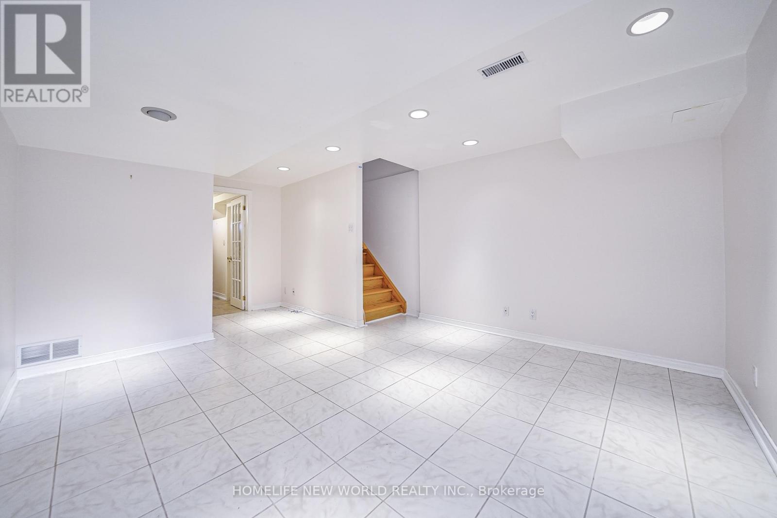 24 Ellesmere Street, Richmond Hill, Ontario  L4B 4E1 - Photo 18 - N12255946