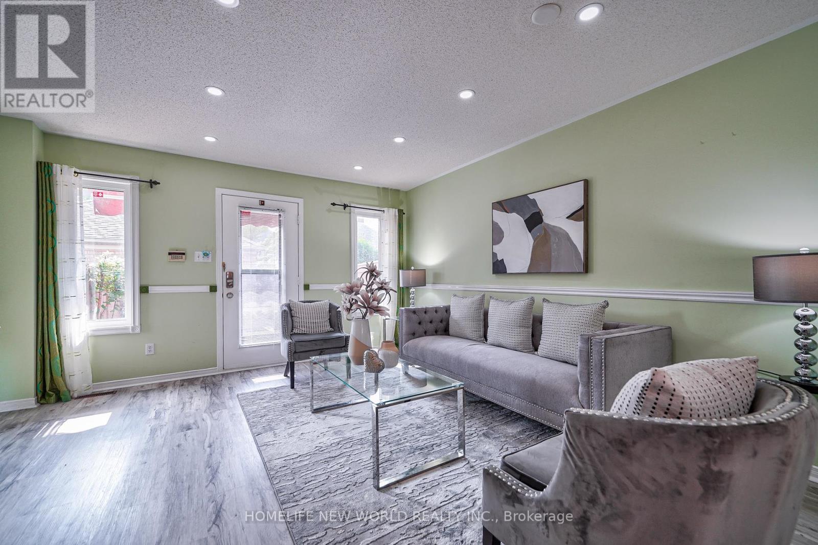 24 Ellesmere Street, Richmond Hill, Ontario  L4B 4E1 - Photo 8 - N12255946