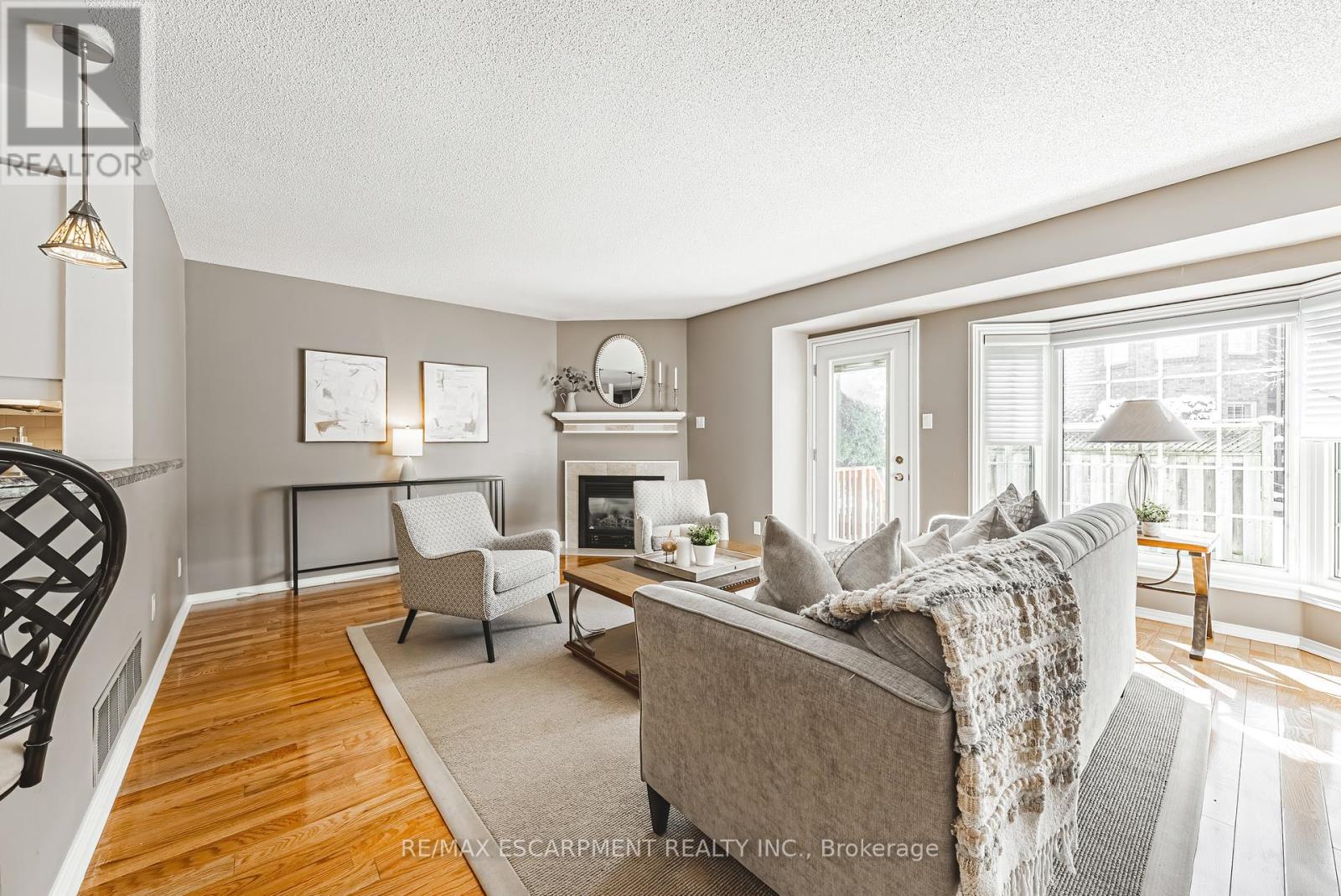 Property at 9 - 3333 NEW STREET image 3