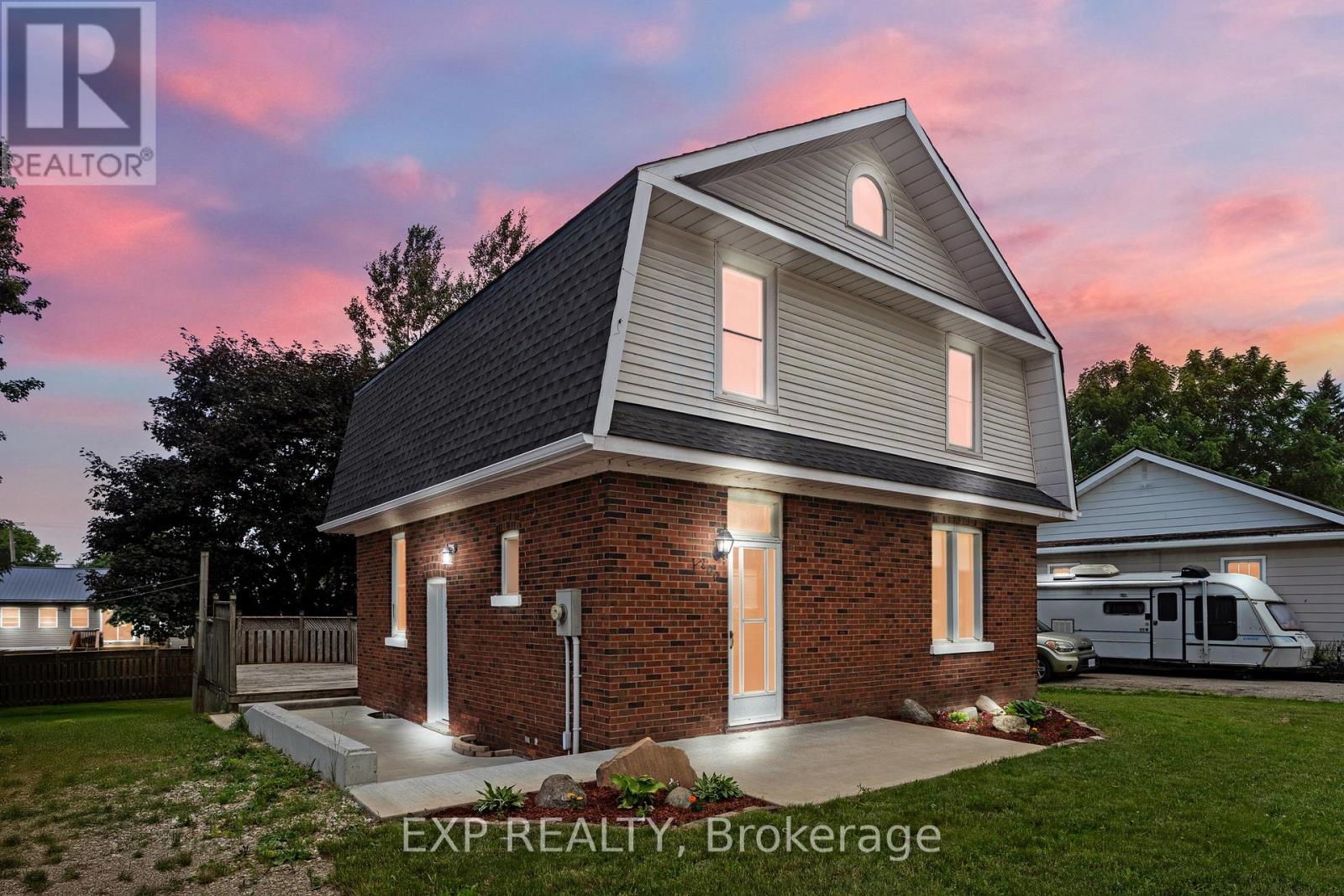 200 Elora Street S, Minto, Ontario  N0G 1Z0 - Photo 2 - X12255964