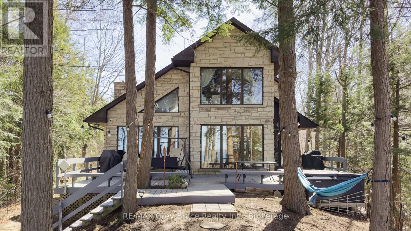 128 Thornridge Road, Meaford, Ontario  N0H 1B0 - Photo 1 - X12255978