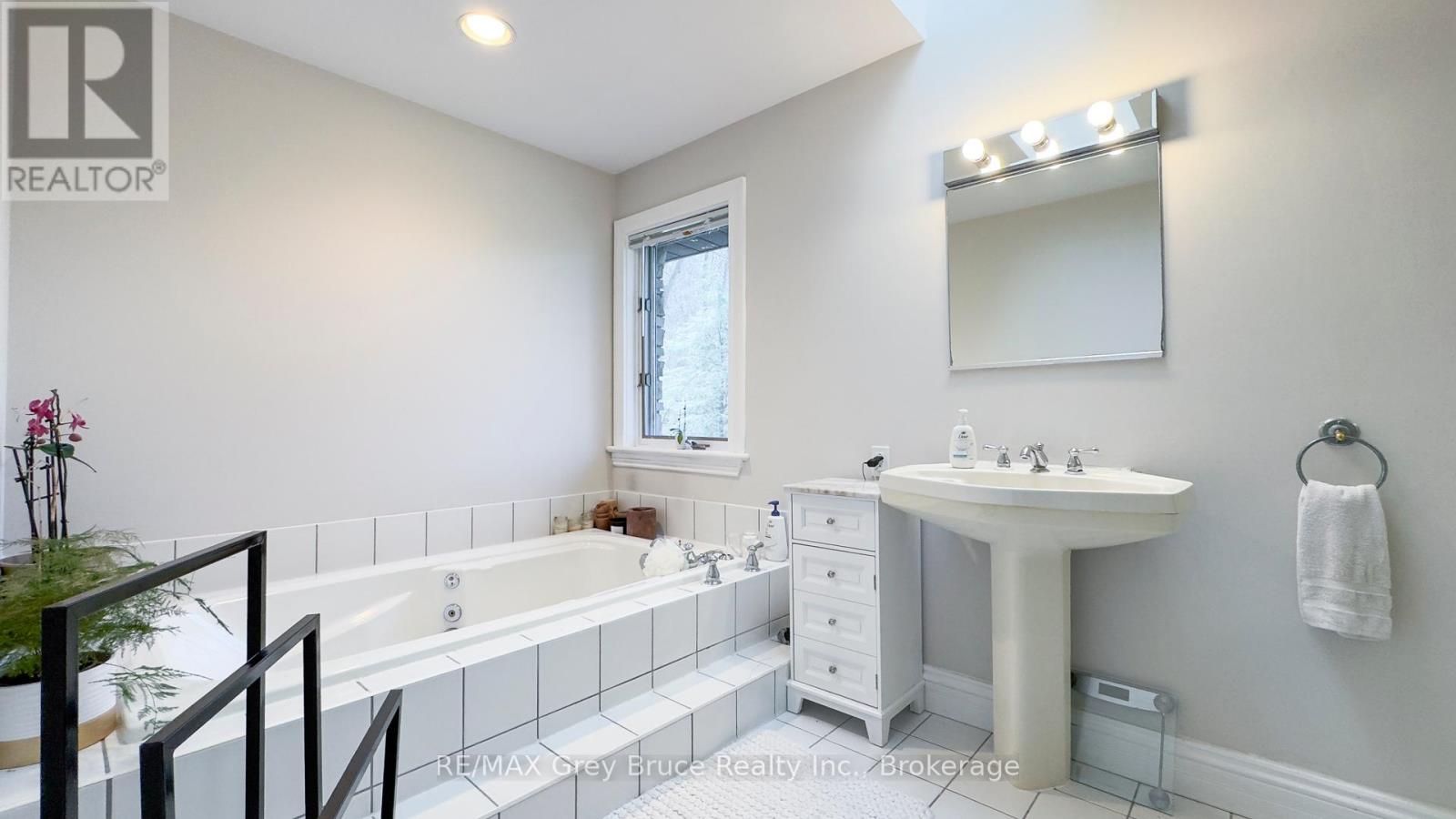 128 Thornridge Road, Meaford, Ontario  N0H 1B0 - Photo 27 - X12255978
