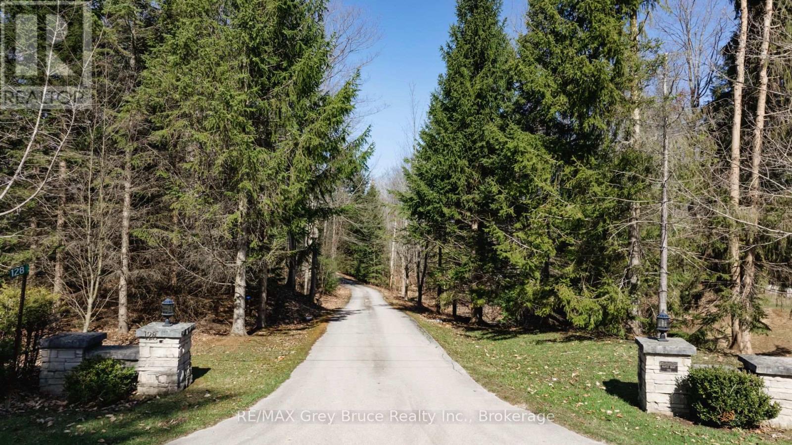 128 Thornridge Road, Meaford, Ontario  N0H 1B0 - Photo 4 - X12255978