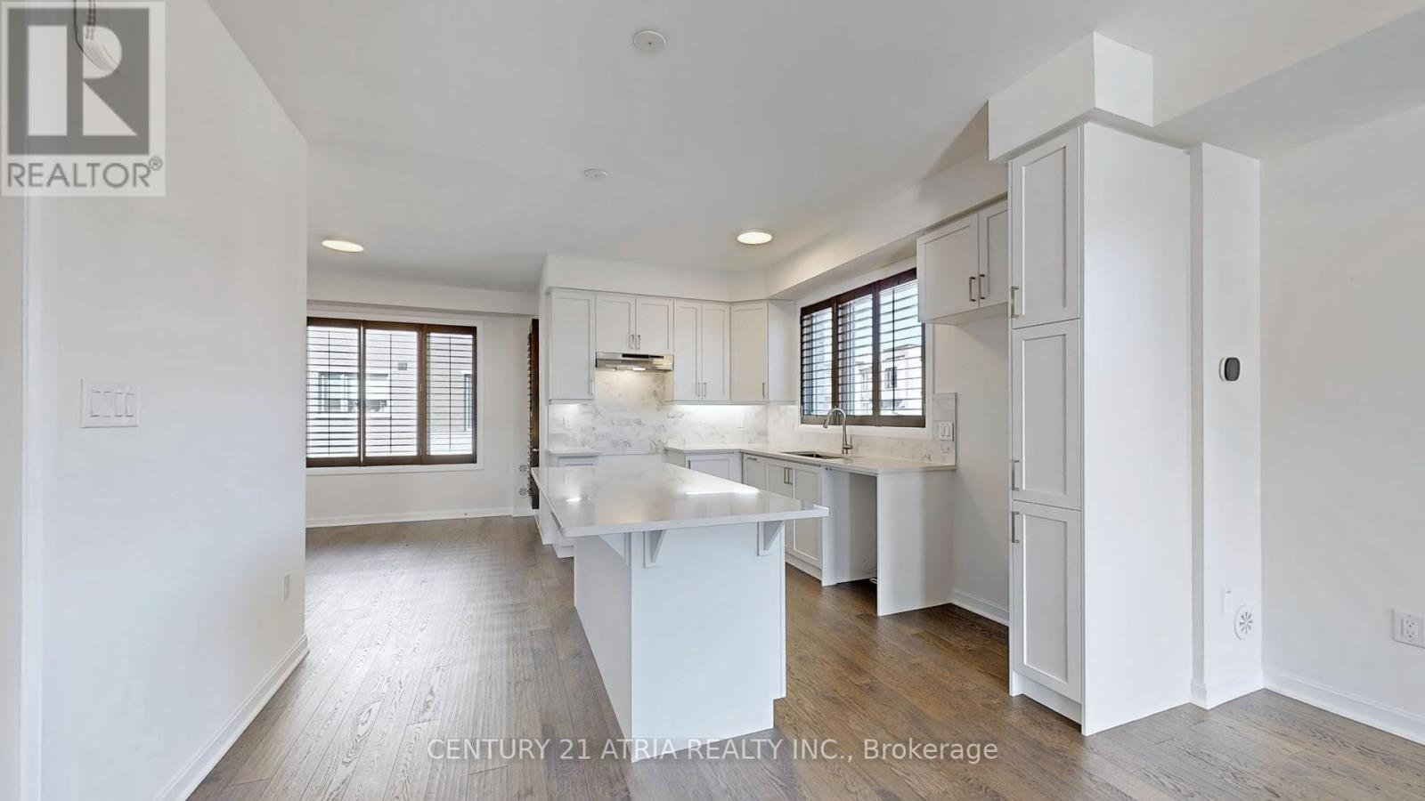 205 The Donway East, Toronto, Ontario  M3B 0B4 - Photo 16 - C12256152