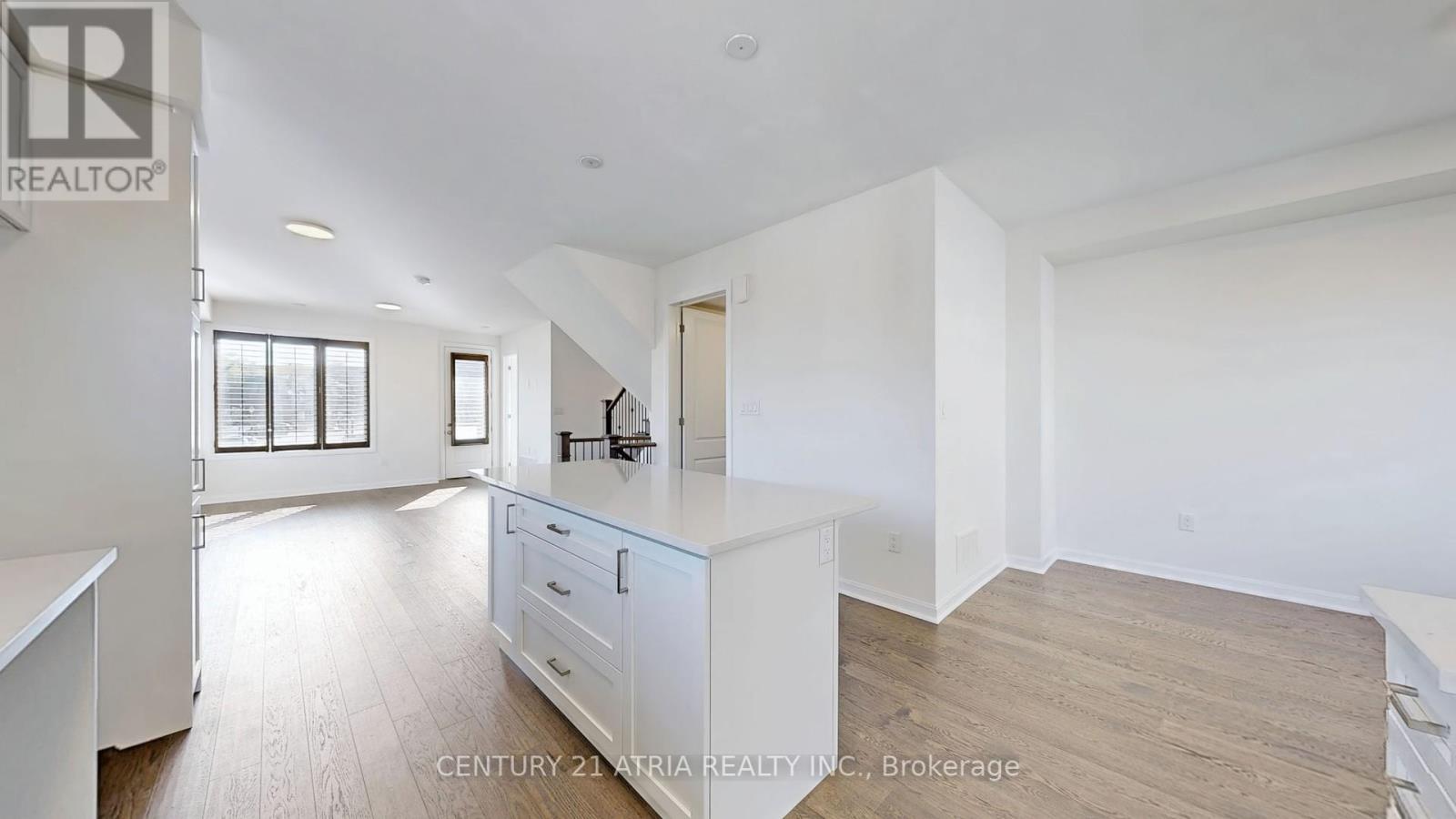 205 The Donway East, Toronto, Ontario  M3B 0B4 - Photo 19 - C12256152