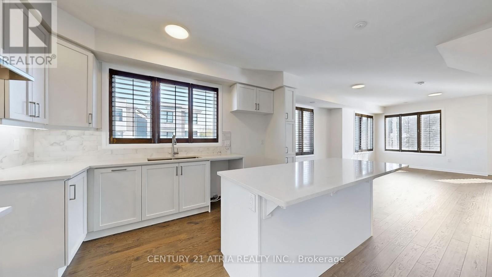 205 The Donway East, Toronto, Ontario  M3B 0B4 - Photo 20 - C12256152