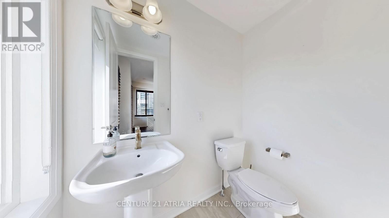 205 The Donway East, Toronto, Ontario  M3B 0B4 - Photo 26 - C12256152