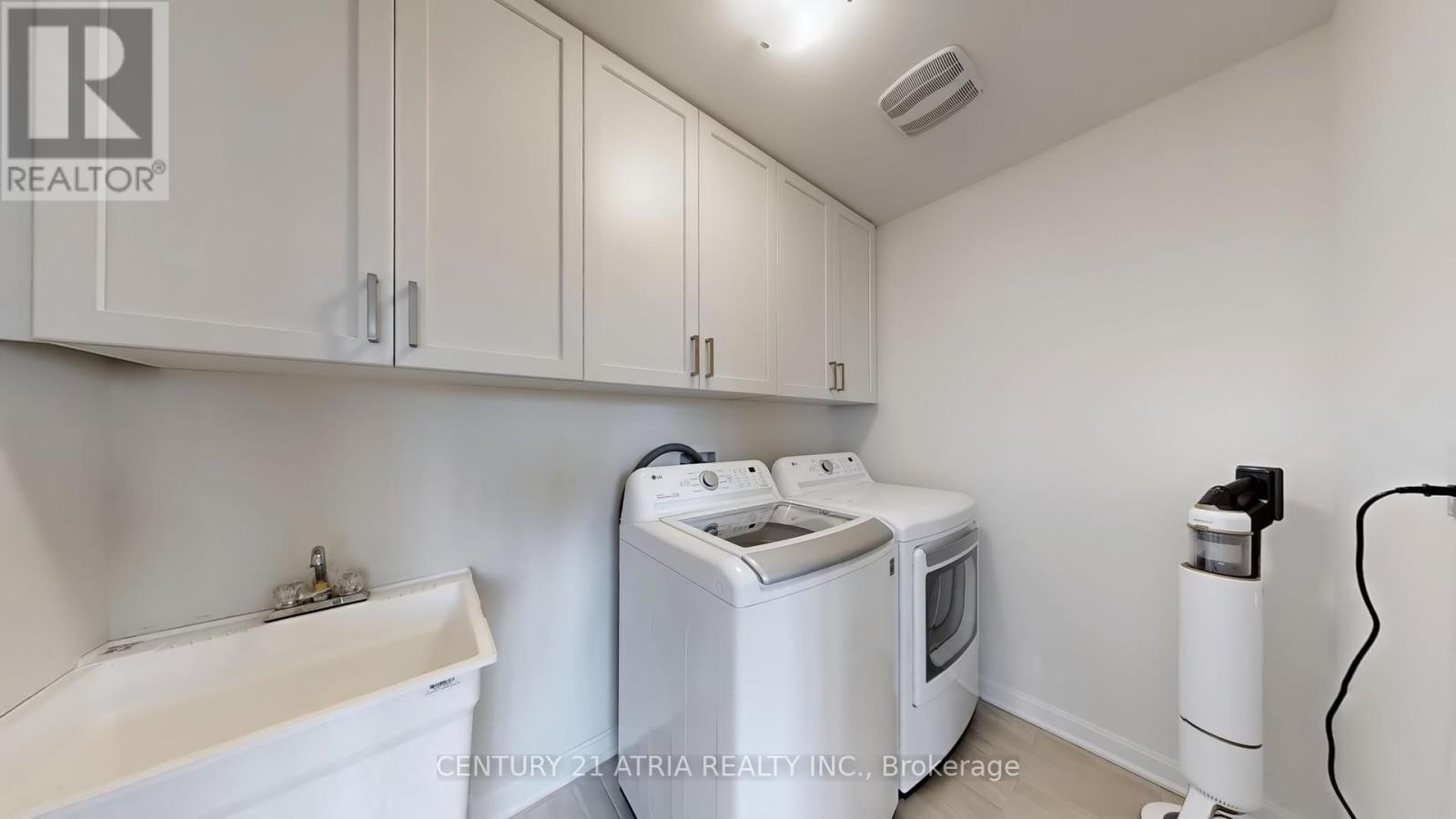 205 The Donway East, Toronto, Ontario  M3B 0B4 - Photo 27 - C12256152