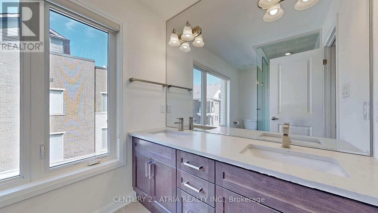 205 The Donway East, Toronto, Ontario  M3B 0B4 - Photo 32 - C12256152