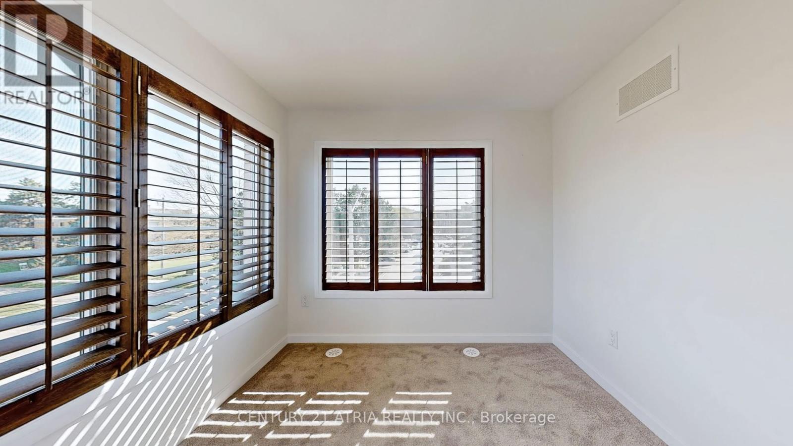 205 The Donway East, Toronto, Ontario  M3B 0B4 - Photo 38 - C12256152