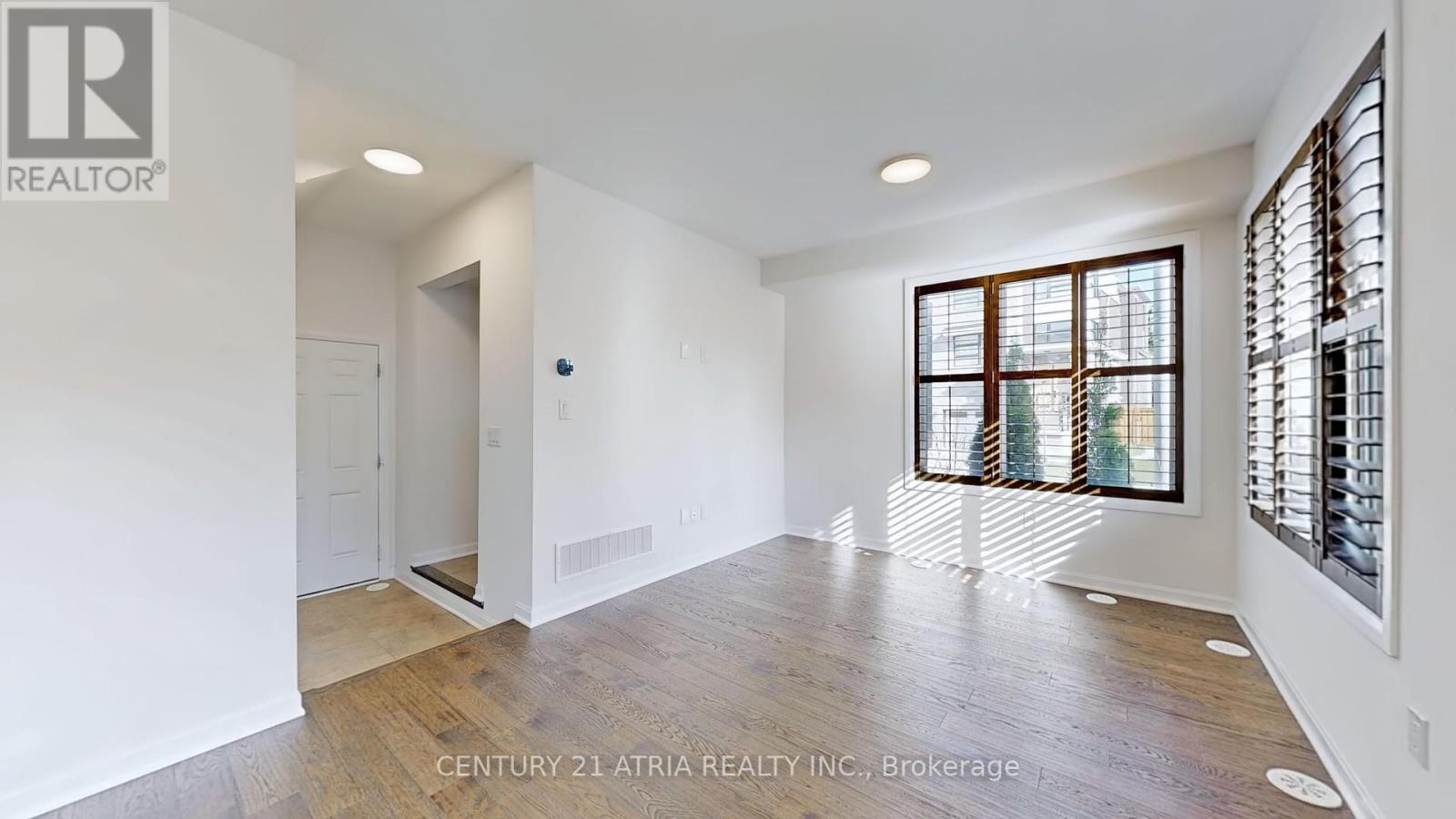 205 The Donway East, Toronto, Ontario  M3B 0B4 - Photo 7 - C12256152
