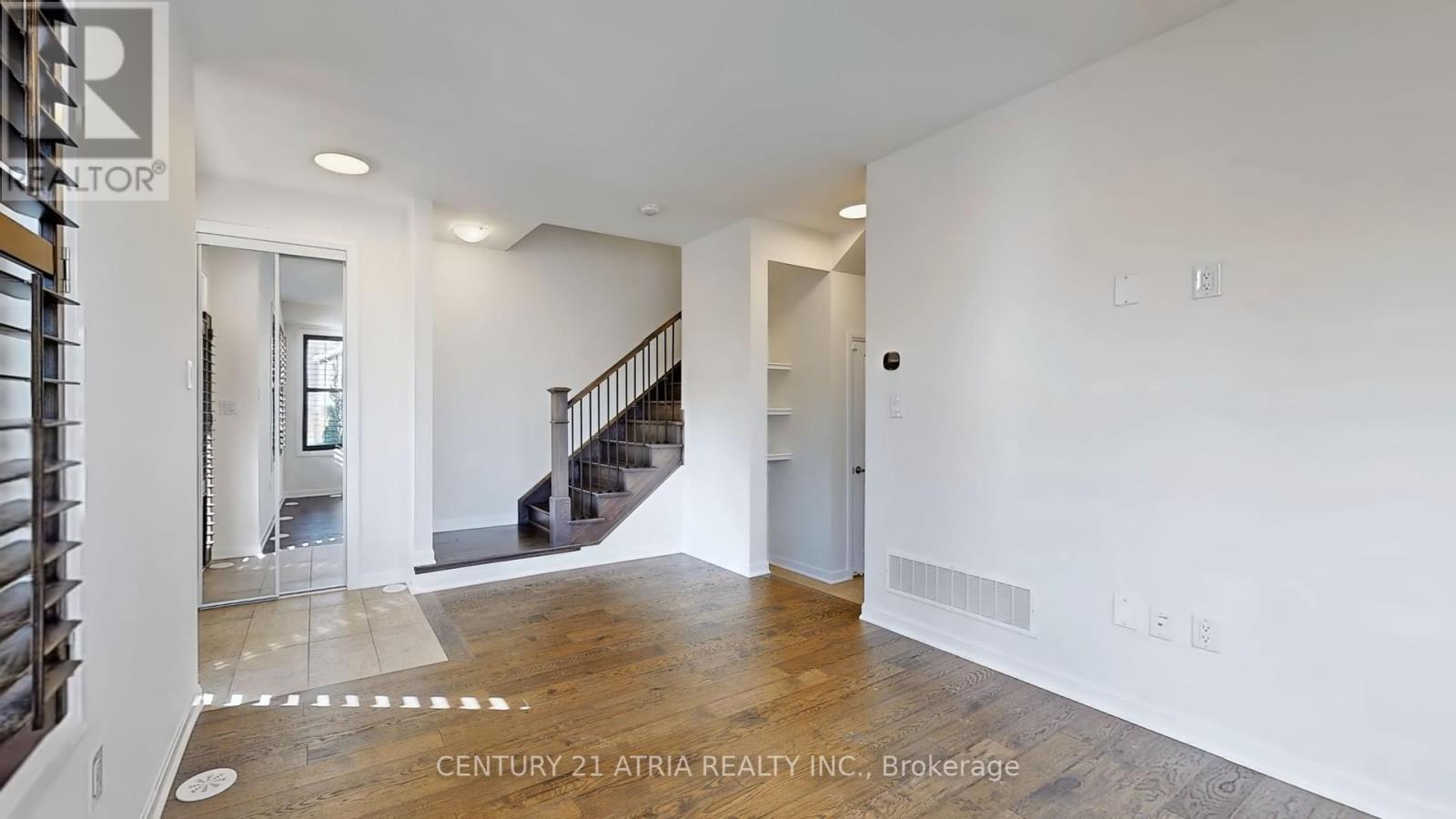 205 The Donway East, Toronto, Ontario  M3B 0B4 - Photo 8 - C12256152