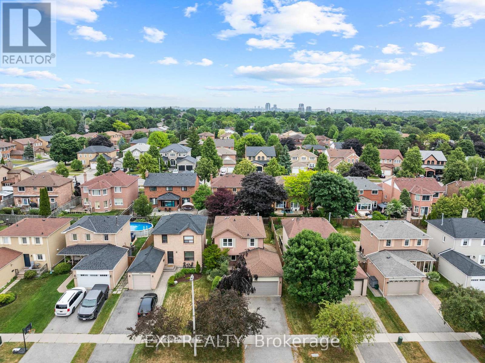 Property at 678 BECKWORTH SQUARE image 1