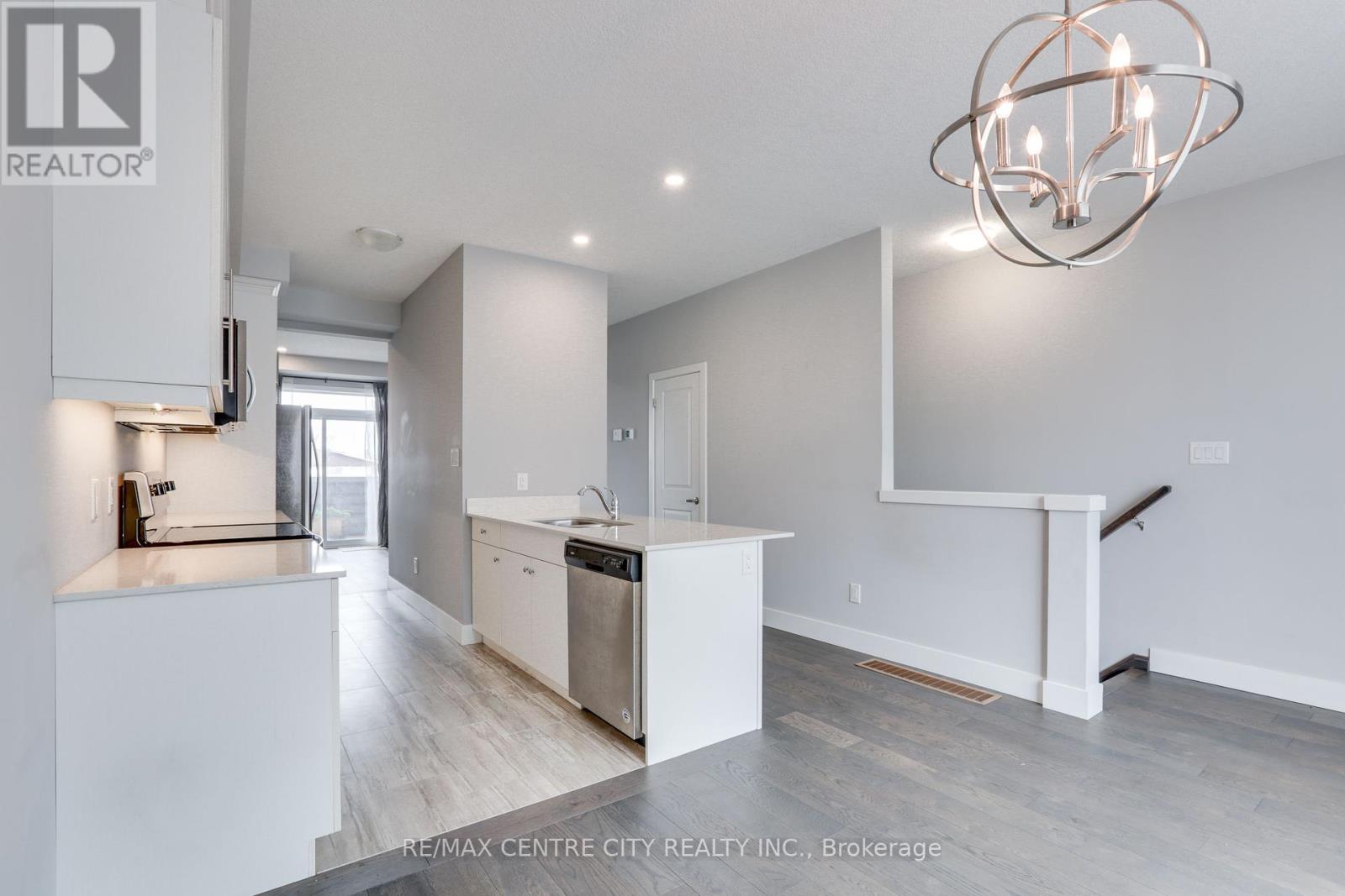 106 - 2070 Meadowgate Boulevard, London South, Ontario  N6M 1C6 - Photo 19 - X12256305