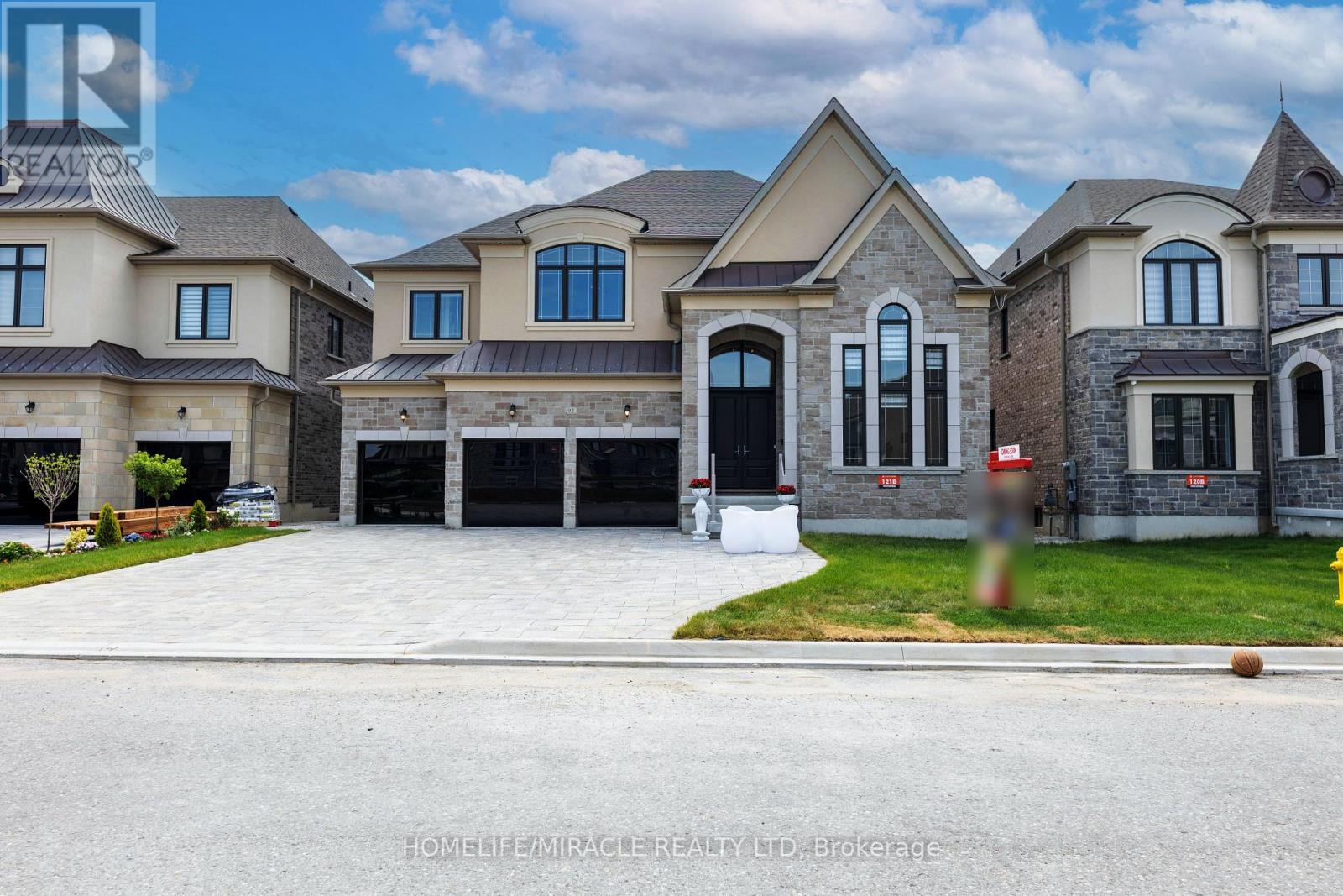 Property at 92 APPLEYARD AVENUE image 3