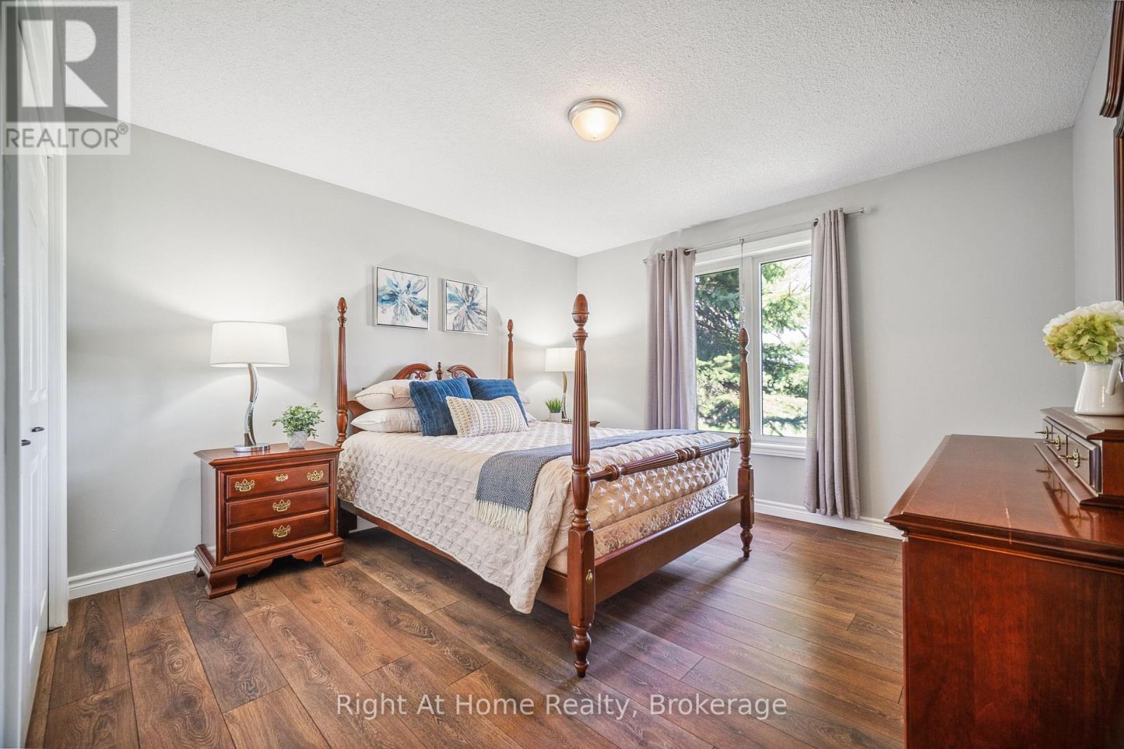 664 Maple Street, Huron East, Ontario  N0G 1H0 - Photo 12 - X12256338