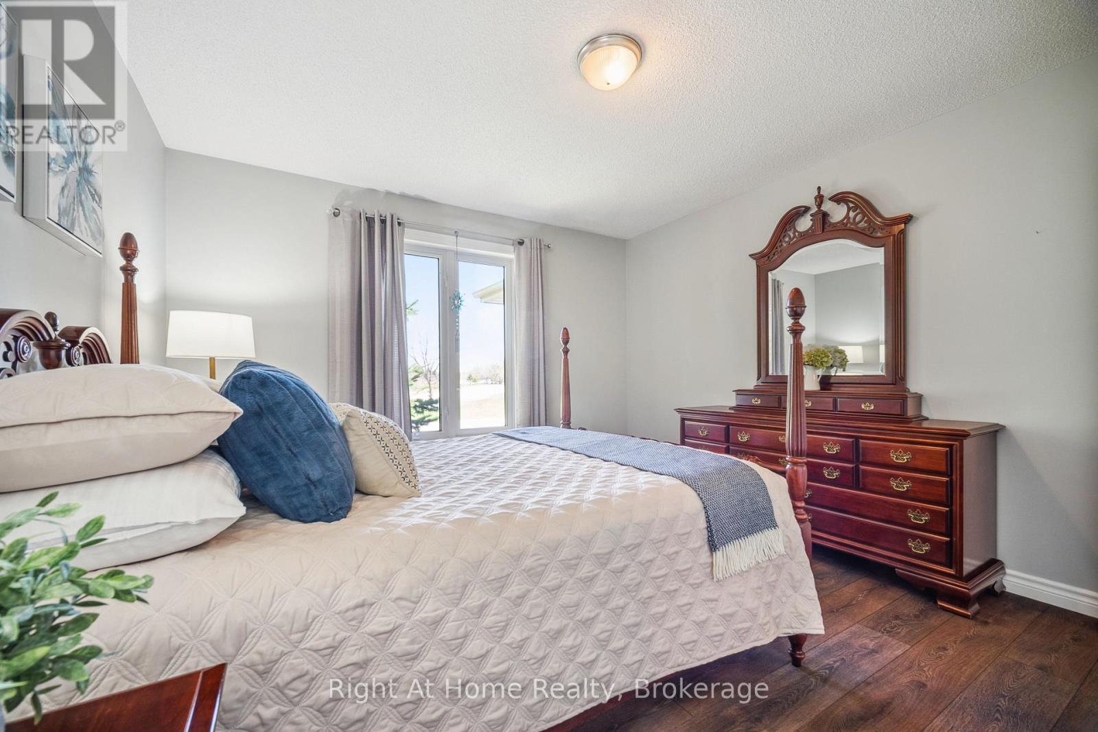 664 Maple Street, Huron East, Ontario  N0G 1H0 - Photo 14 - X12256338