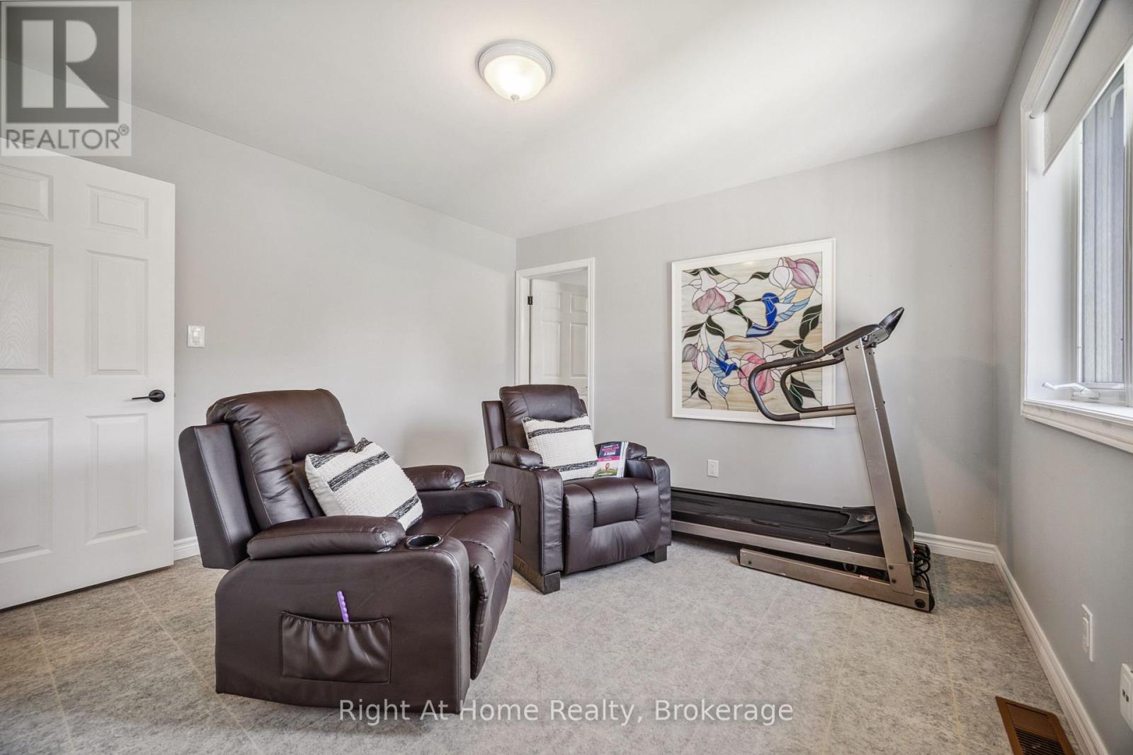 664 Maple Street, Huron East, Ontario  N0G 1H0 - Photo 17 - X12256338