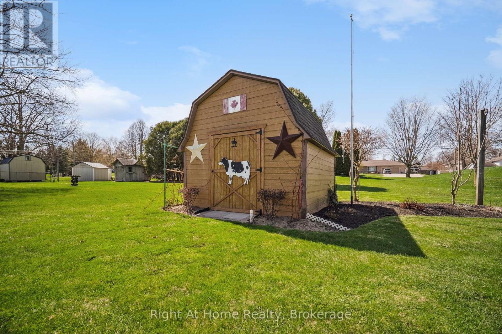 664 Maple Street, Huron East, Ontario  N0G 1H0 - Photo 25 - X12256338