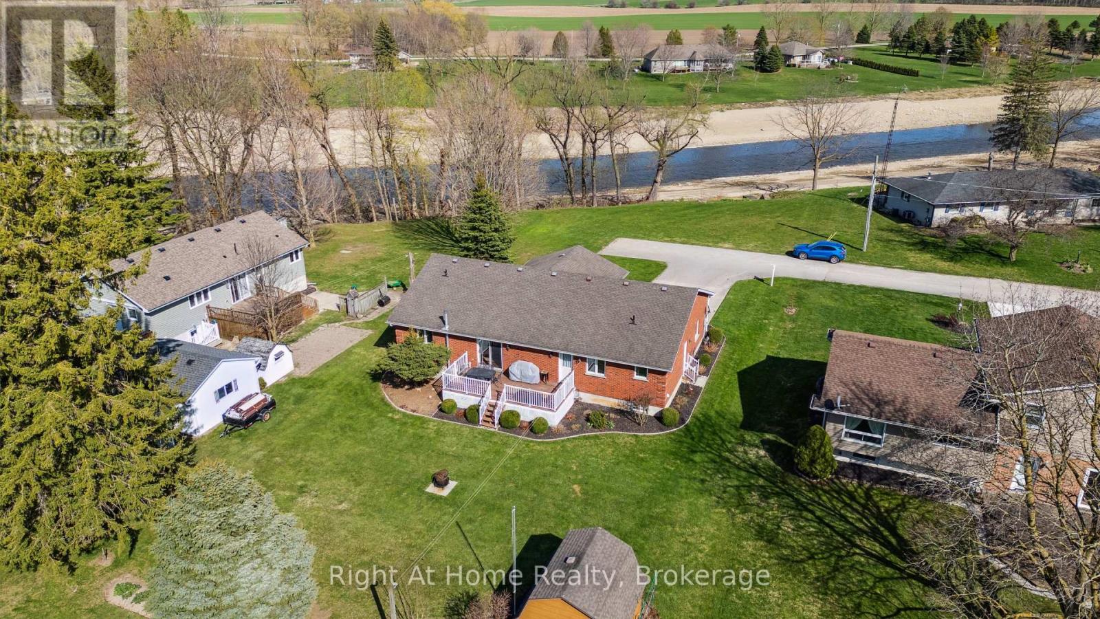 664 Maple Street, Huron East, Ontario  N0G 1H0 - Photo 27 - X12256338