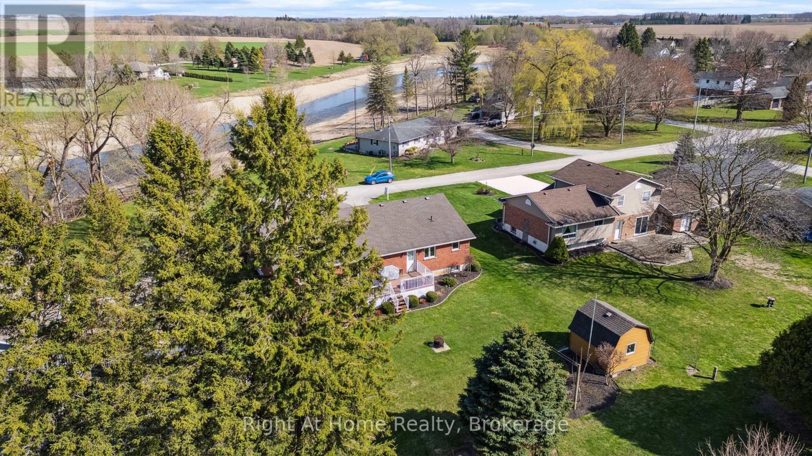 664 Maple Street, Huron East, Ontario  N0G 1H0 - Photo 29 - X12256338