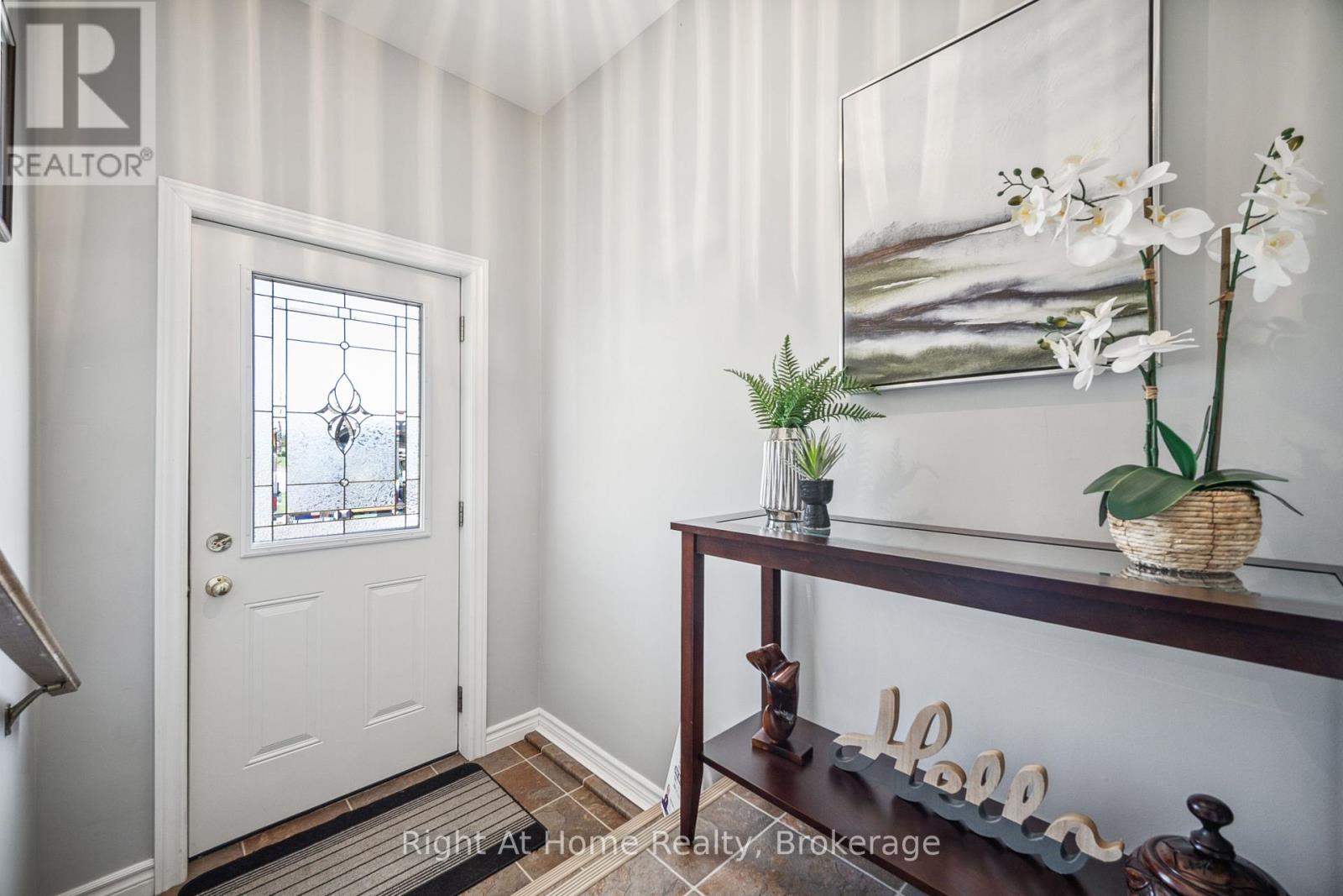 664 Maple Street, Huron East, Ontario  N0G 1H0 - Photo 3 - X12256338