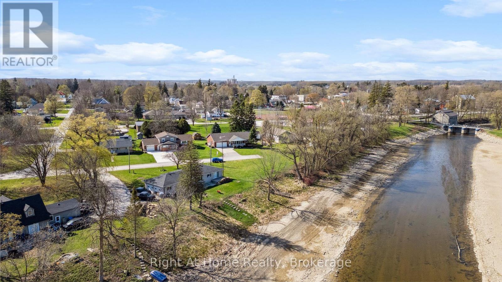 664 Maple Street, Huron East, Ontario  N0G 1H0 - Photo 30 - X12256338