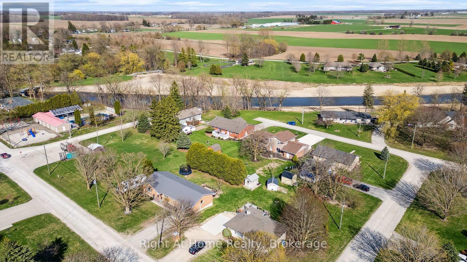 664 Maple Street, Huron East, Ontario  N0G 1H0 - Photo 31 - X12256338