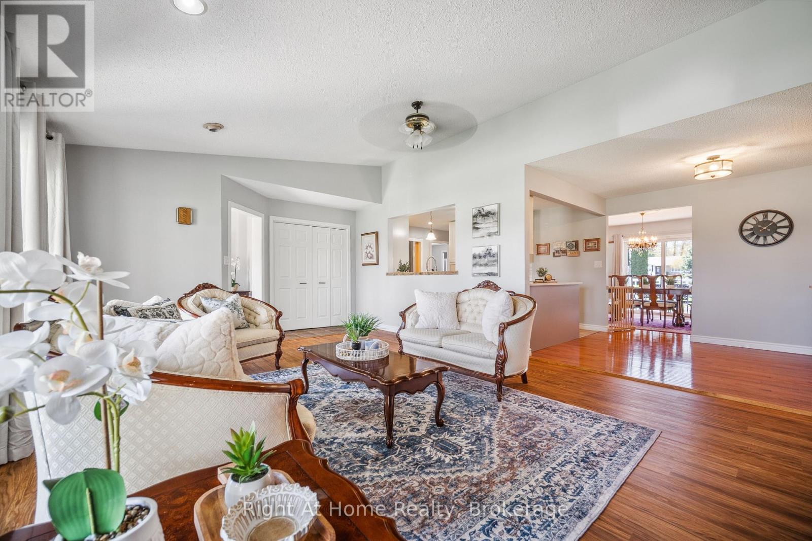 664 Maple Street, Huron East, Ontario  N0G 1H0 - Photo 4 - X12256338