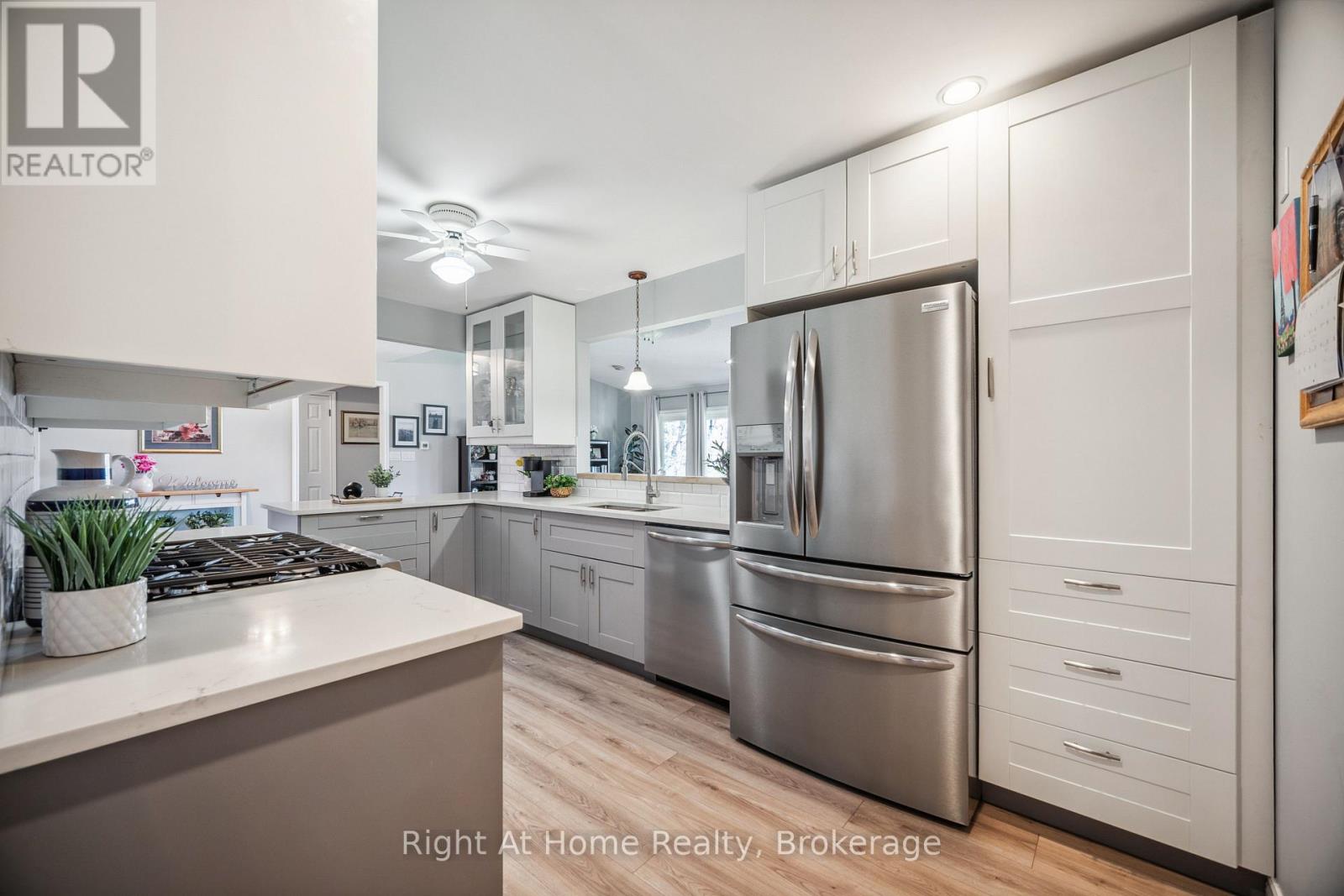 664 Maple Street, Huron East, Ontario  N0G 1H0 - Photo 8 - X12256338