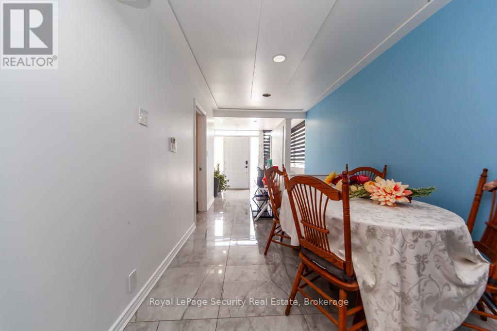 44 Woodgate Drive, Toronto, Ontario  M6N 4W3 - Photo 12 - W12256210