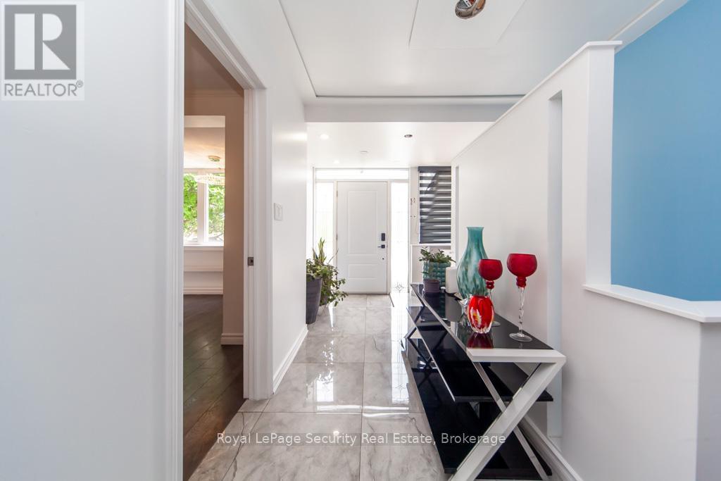 44 Woodgate Drive, Toronto, Ontario  M6N 4W3 - Photo 13 - W12256210