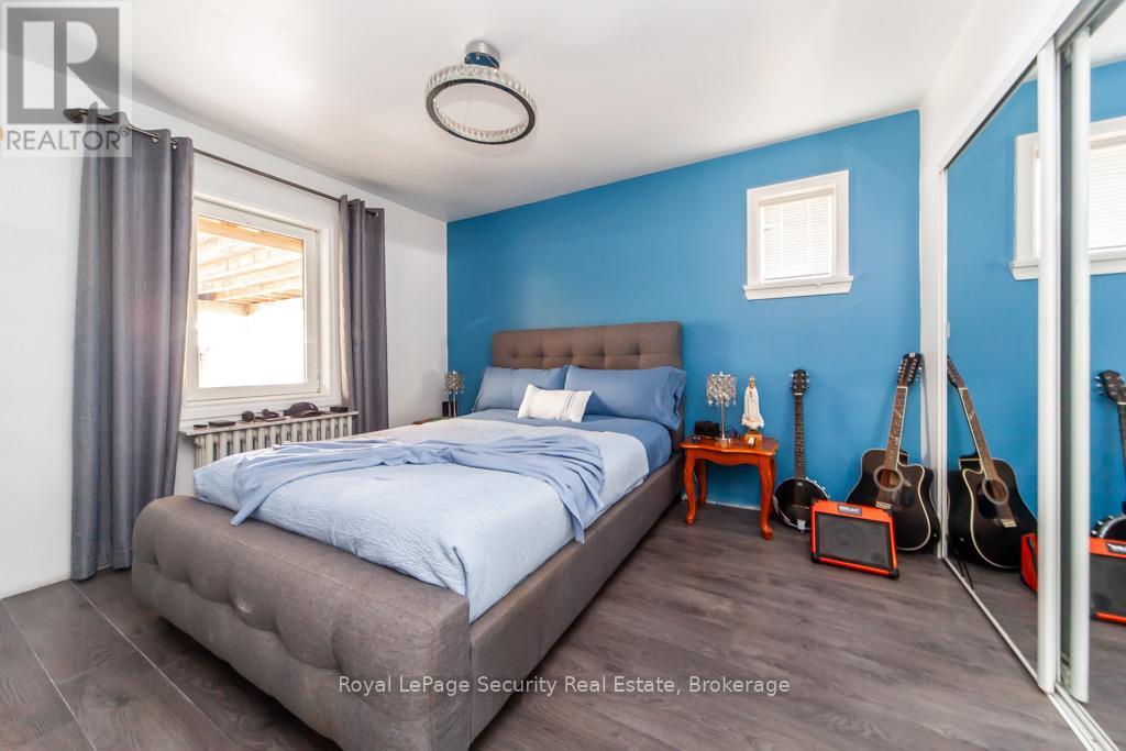 44 Woodgate Drive, Toronto, Ontario  M6N 4W3 - Photo 18 - W12256210