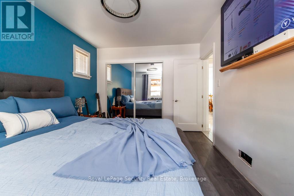 44 Woodgate Drive, Toronto, Ontario  M6N 4W3 - Photo 19 - W12256210