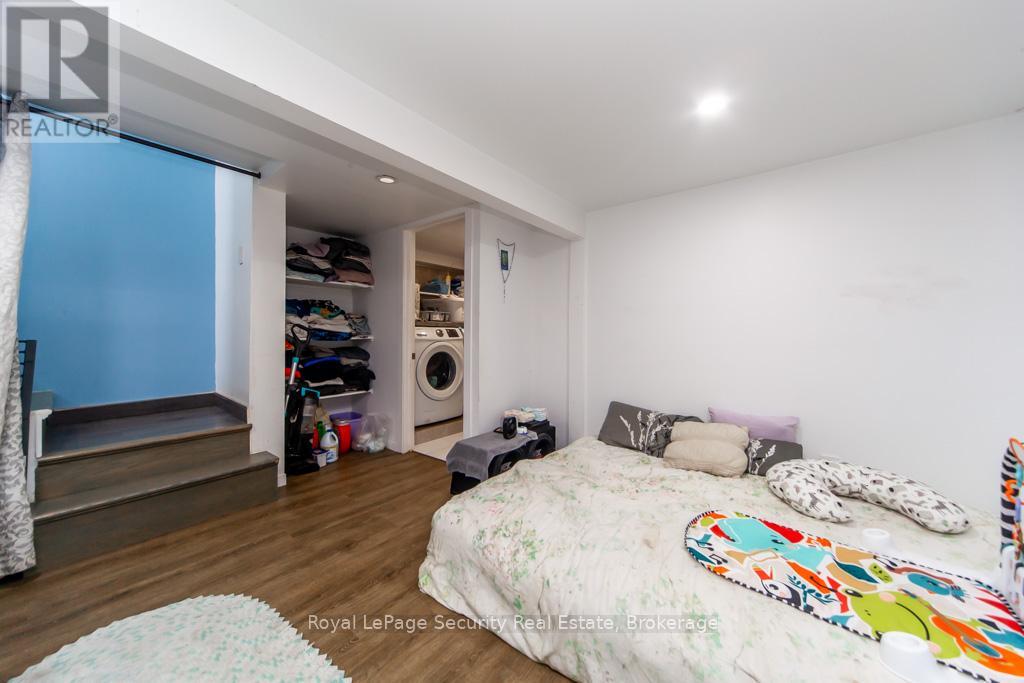 44 Woodgate Drive, Toronto, Ontario  M6N 4W3 - Photo 21 - W12256210