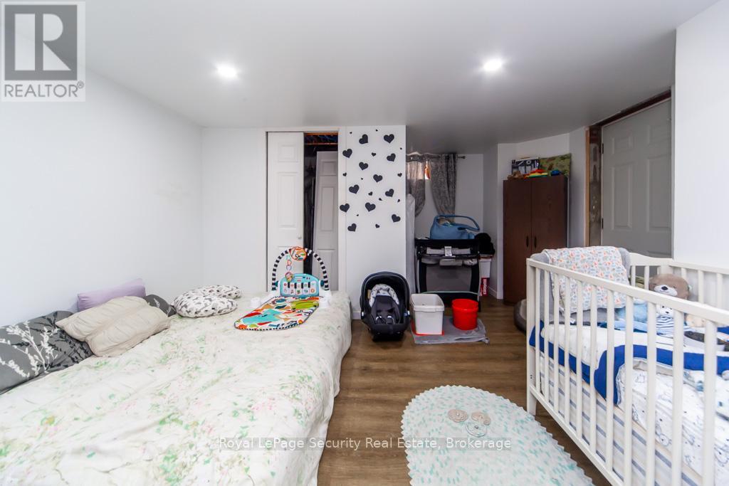 44 Woodgate Drive, Toronto, Ontario  M6N 4W3 - Photo 22 - W12256210