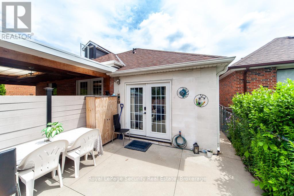 44 Woodgate Drive, Toronto, Ontario  M6N 4W3 - Photo 24 - W12256210